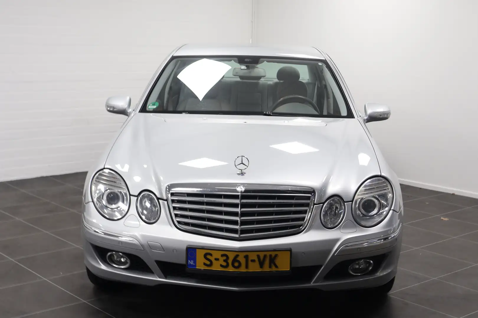 Mercedes-Benz E 280 Elegance | Bluetooth | Cruise Control | V6! Grijs - 2
