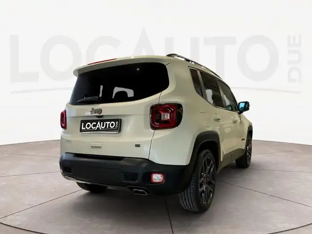 Jeep Renegade view 4