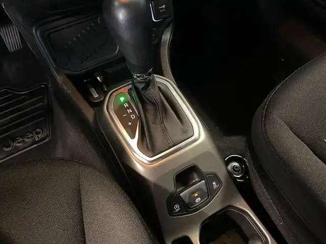 Jeep Renegade view 12
