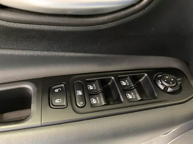 Jeep Renegade view 13