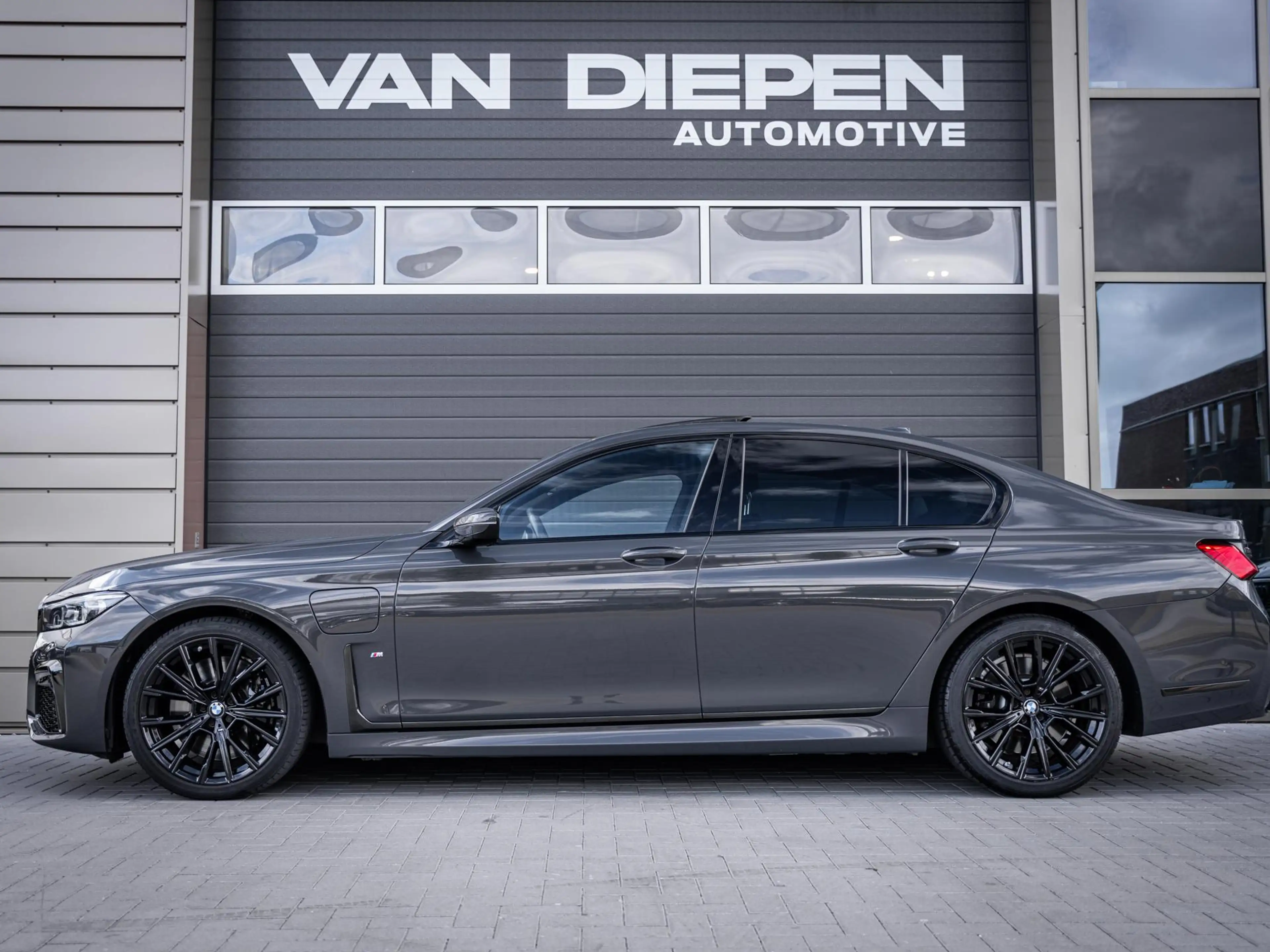 BMW 745 7-serie 745e High Executive - M-Sport l Dravit Gra — photo 9