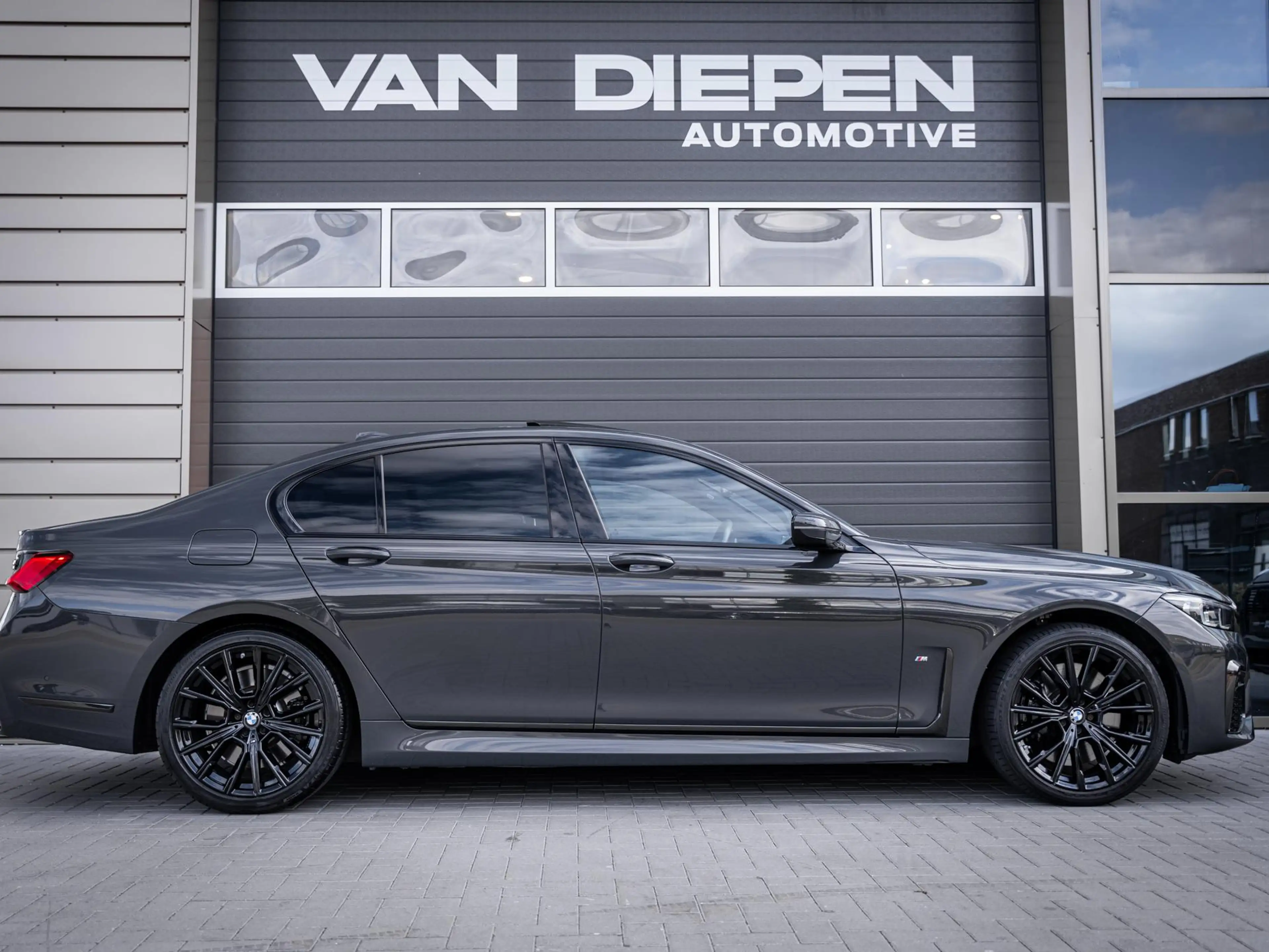 BMW 745 7-serie 745e High Executive - M-Sport l Dravit Gra — photo 5