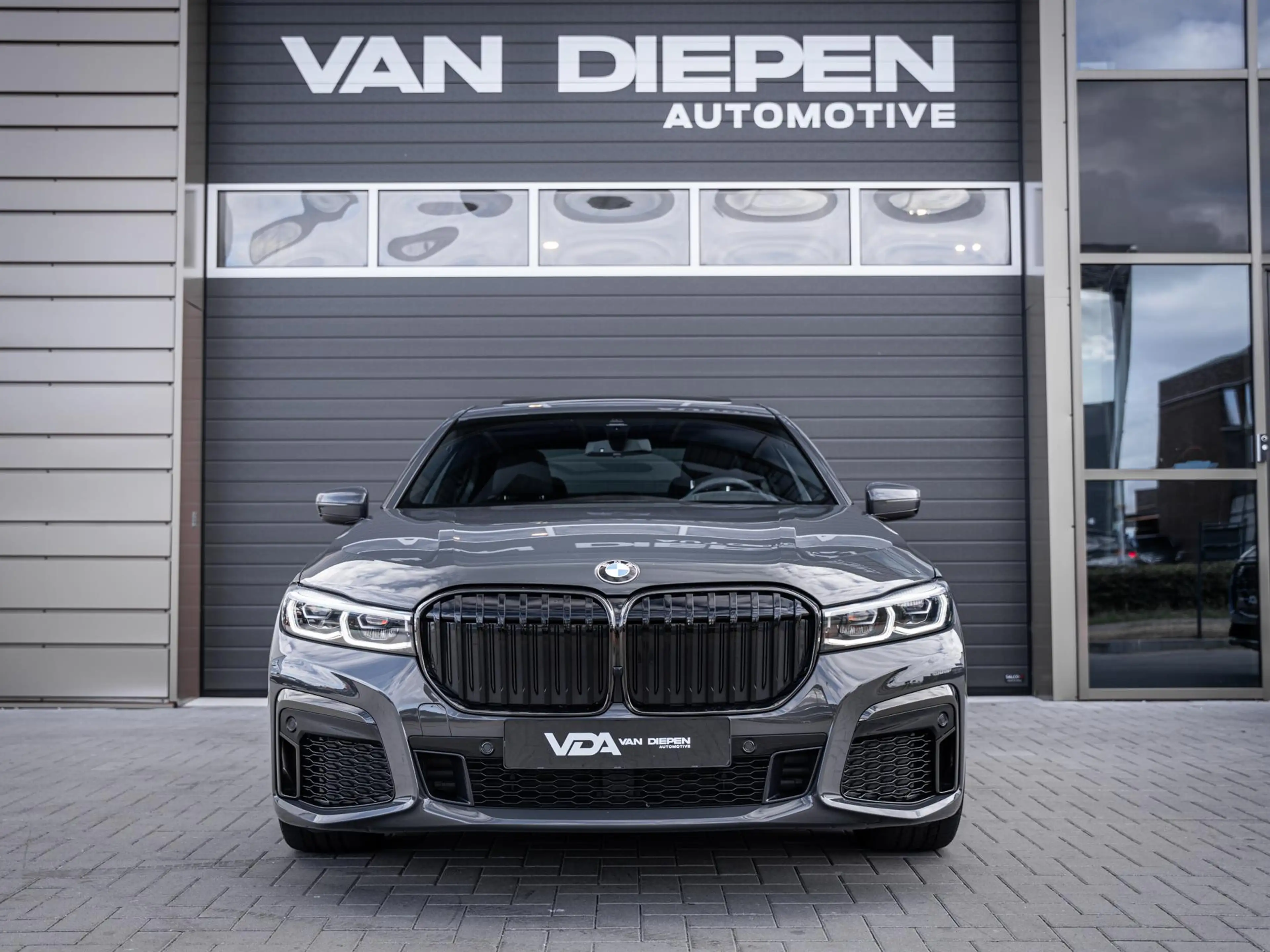 BMW 745 7-serie 745e High Executive - M-Sport l Dravit Gra — photo 3
