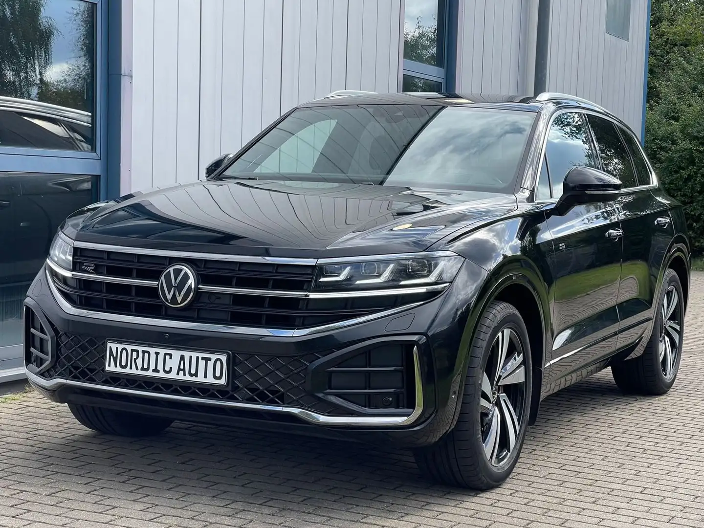 Volkswagen Touareg 3.0 TDI R-Line+NightVision+HeadUp+AHK+StandH Schwarz - 1