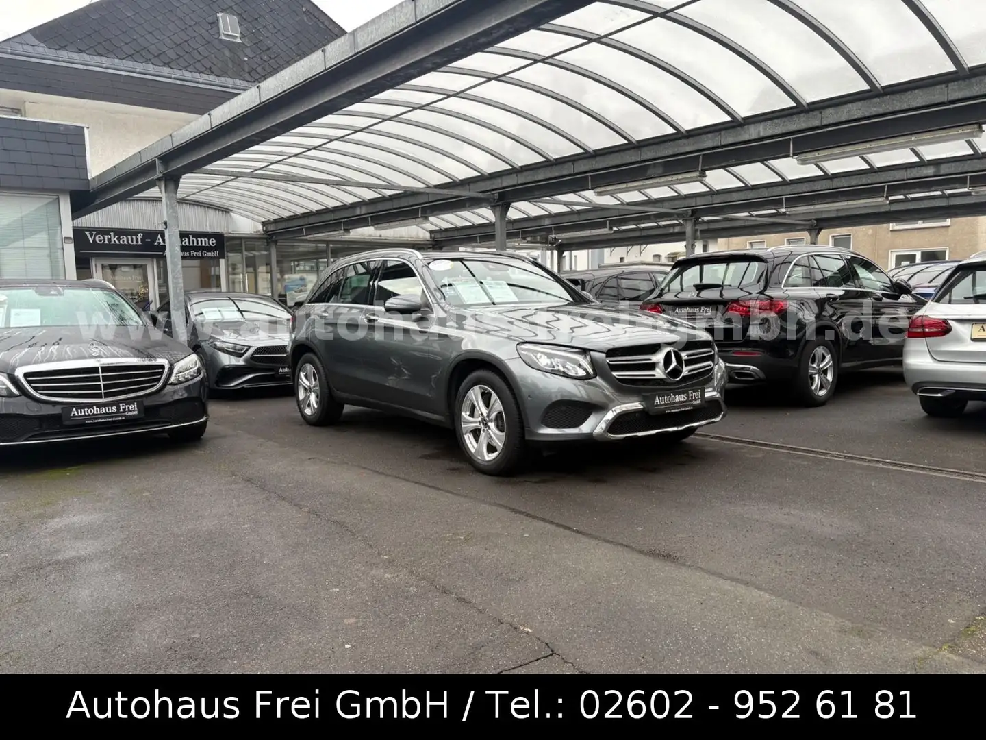 Mercedes-Benz GLC 220 d 4Matic*AMG-INT+LUXURY-EXT*KAM*PANO*AMBI Grau - 2