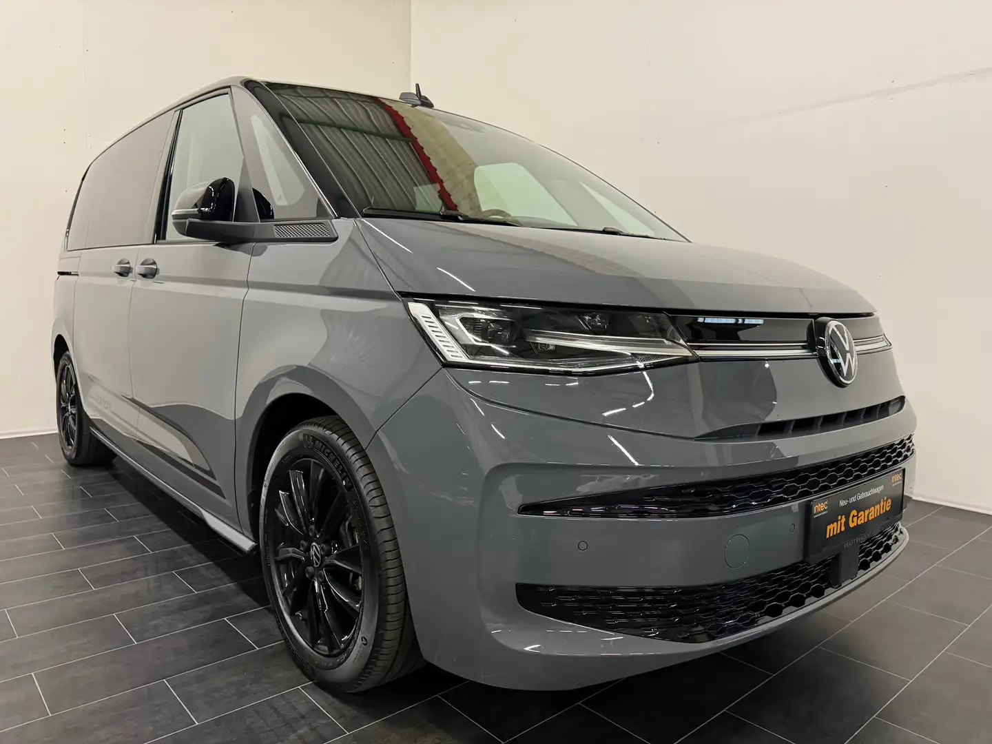 Volkswagen T7 Multivan 2,0 TDI Edition **AHK-Kamera-150.000 KM Garantie** Grau - 2