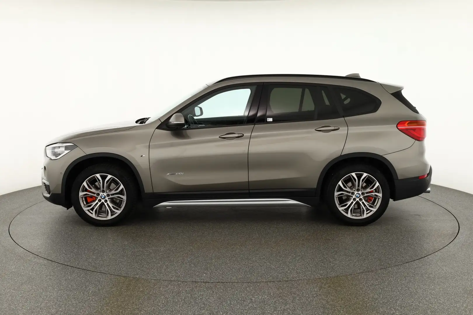 BMW X1 20i xDrive xLine LED Navi Teilleder AHK PDC Argent - 2