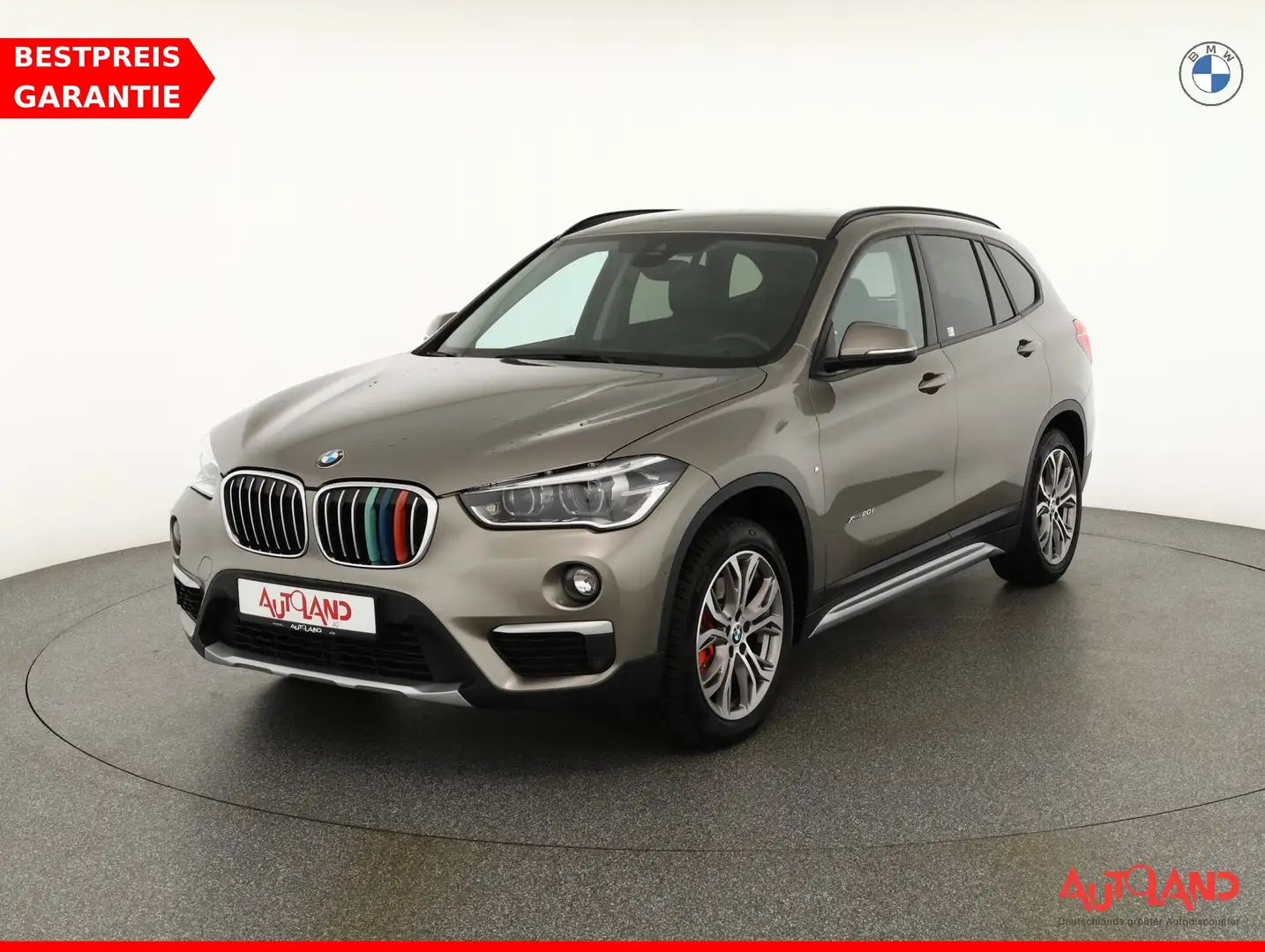 BMW X1 20i xDrive xLine LED Navi Teilleder AHK PDC Argent - 1