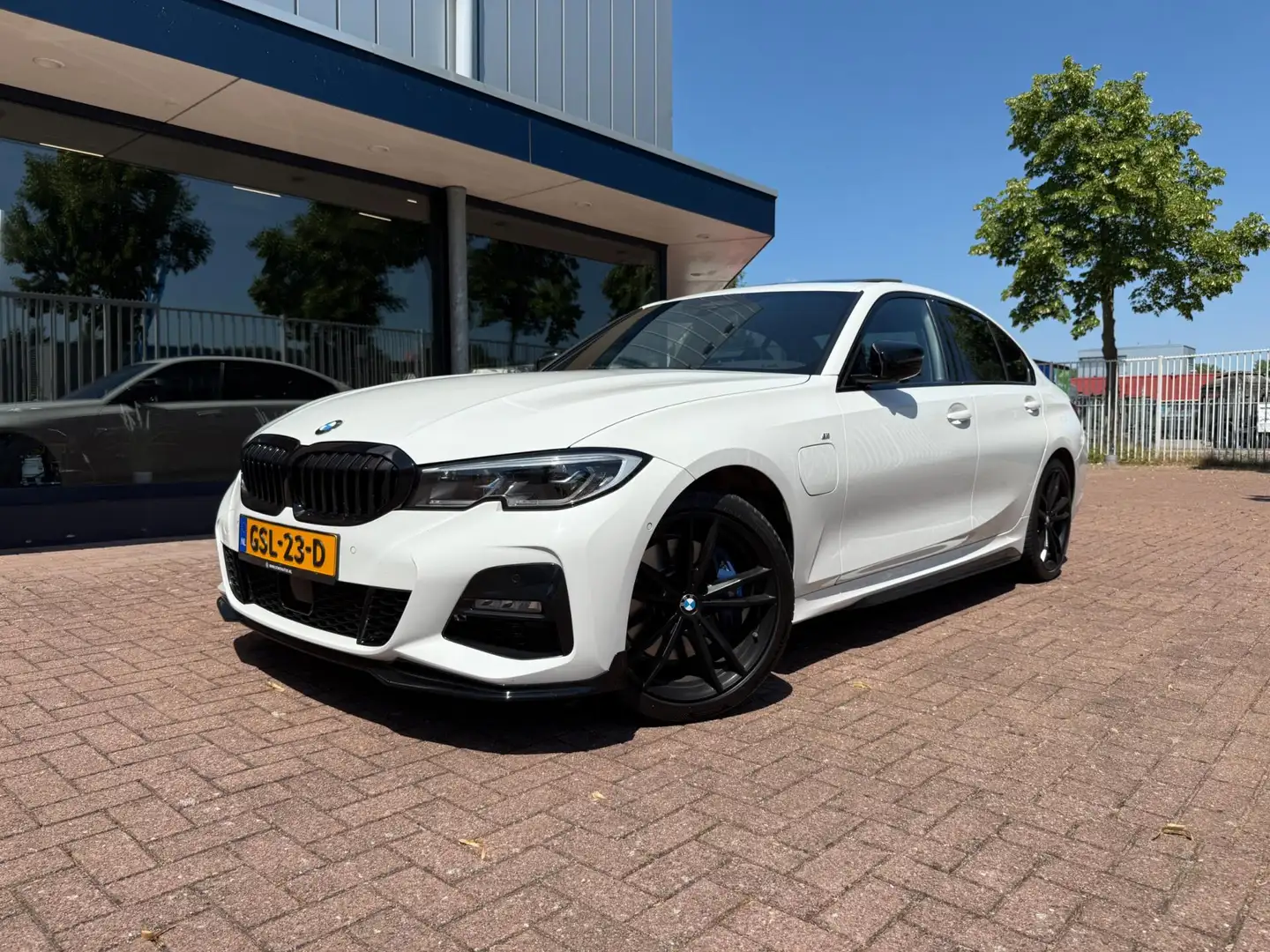 BMW 330 3-serie 330e | M Performance | Laser | Dak | HUD | Wit - 1