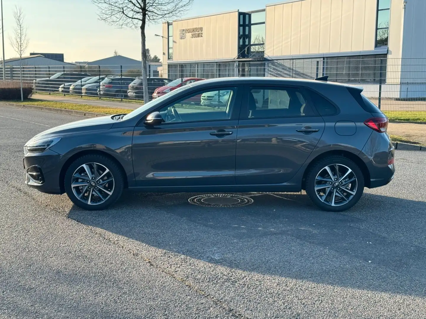 Hyundai i30 Advantage Mild-Hybrid*1.Hand*Navi*RFK* Grau - 2