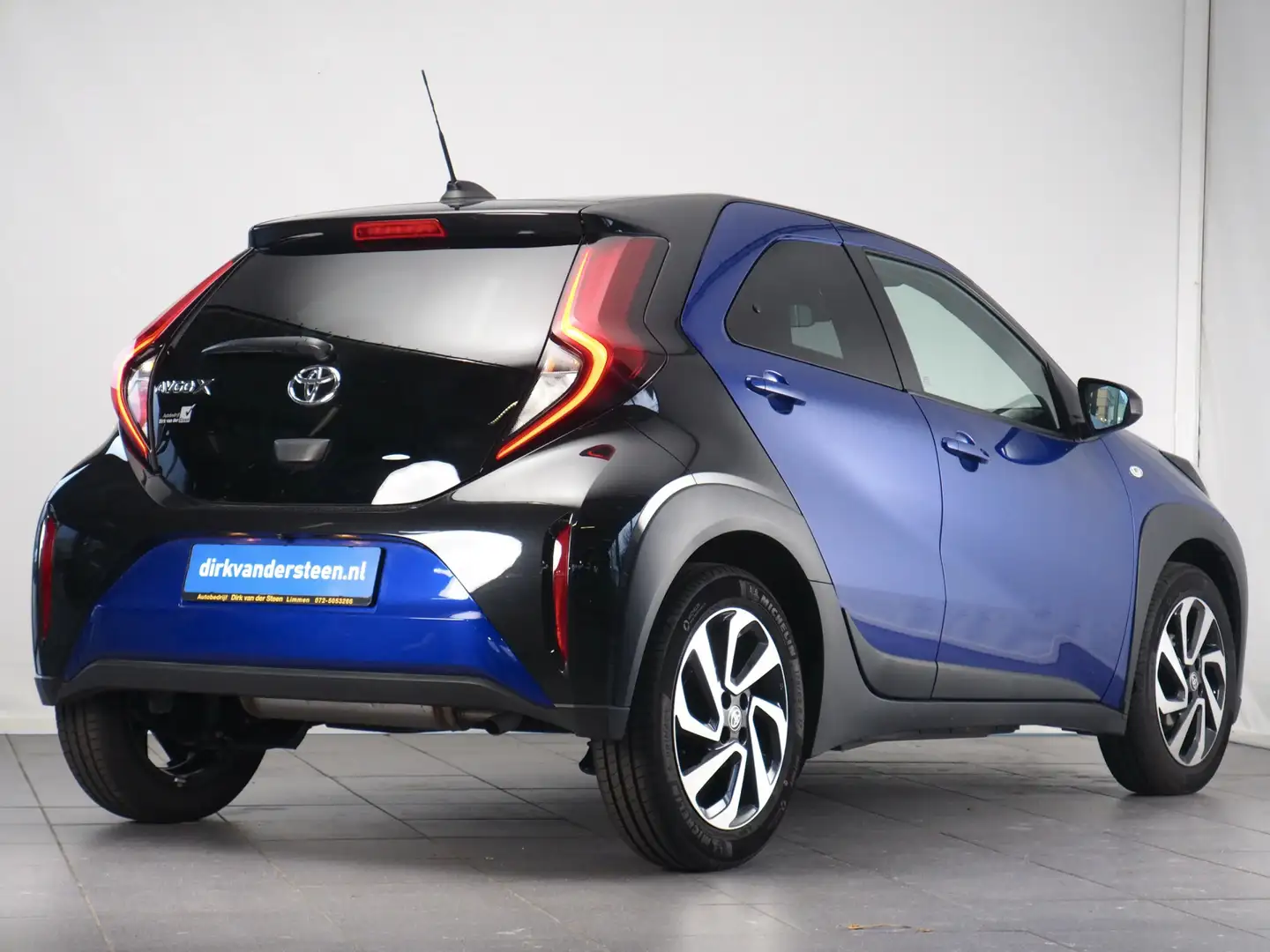 Toyota Aygo X 1.0 VVT-i S-CVT Pulse | Achteruitrijcamera | Apple Blauw - 2