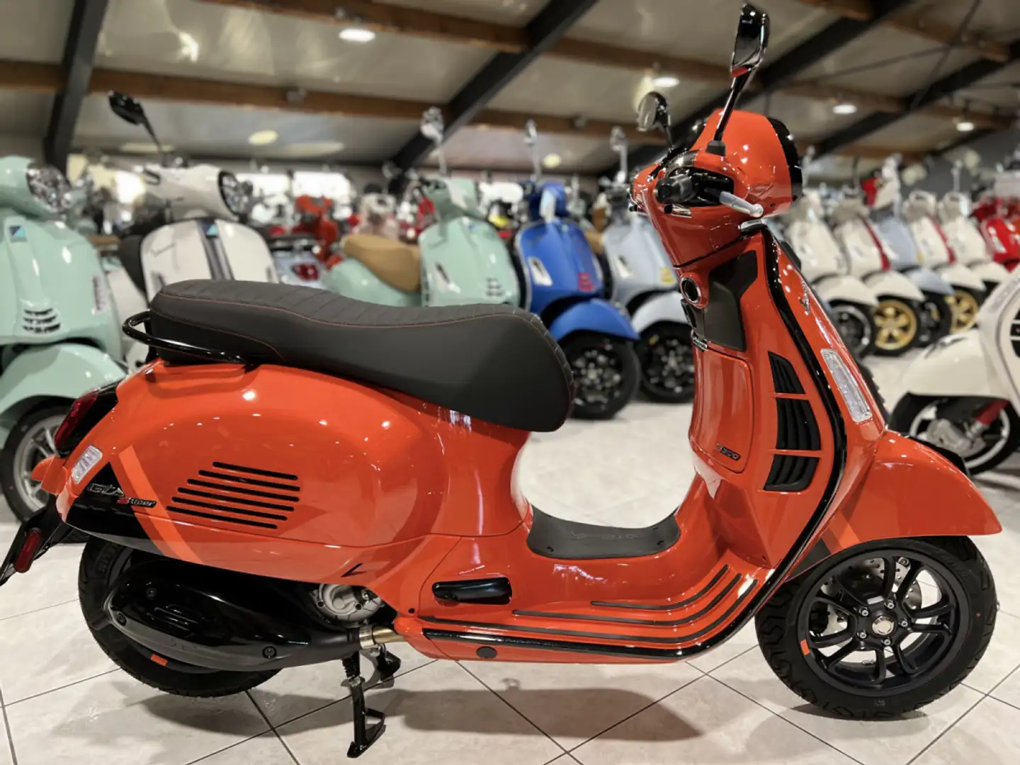 Vespa GTS Super Sport 310 Orange - 1