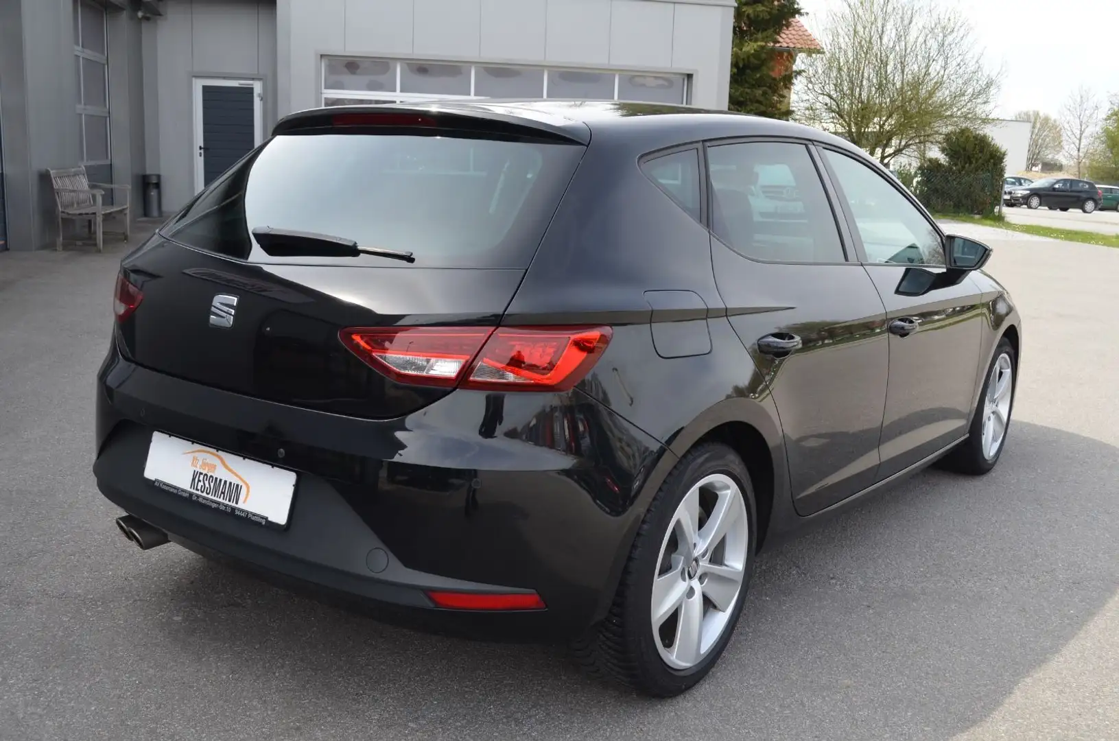 SEAT Leon FR 2.0 TDI Navi LED Schwarz - 2
