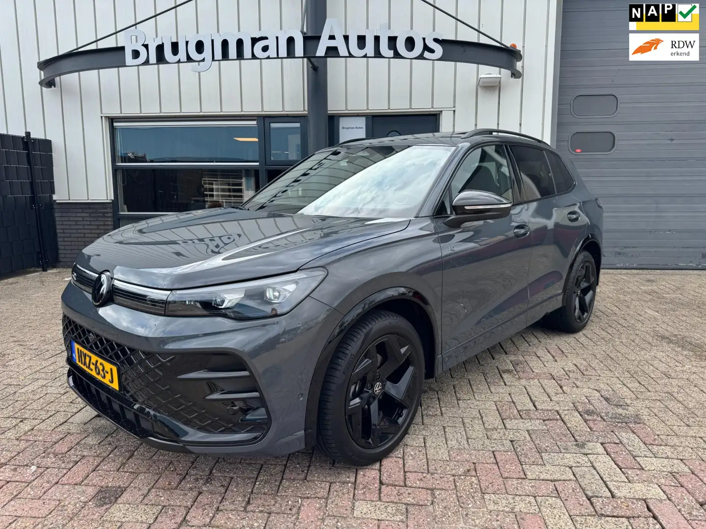 Volkswagen Tiguan 1.5 eTSI R-Line Edition Grijs - 1