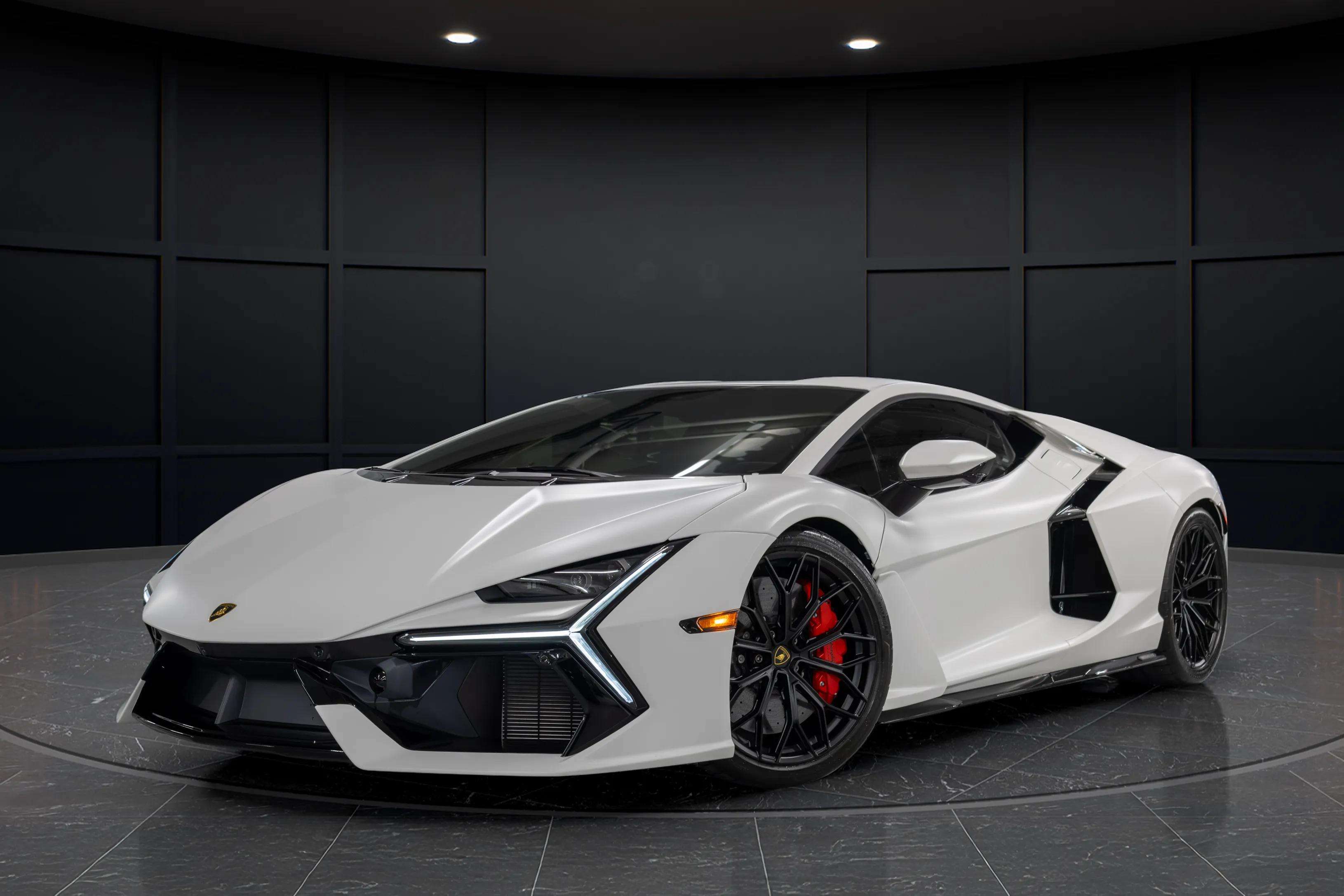 2024 Lamborghini Revuelto