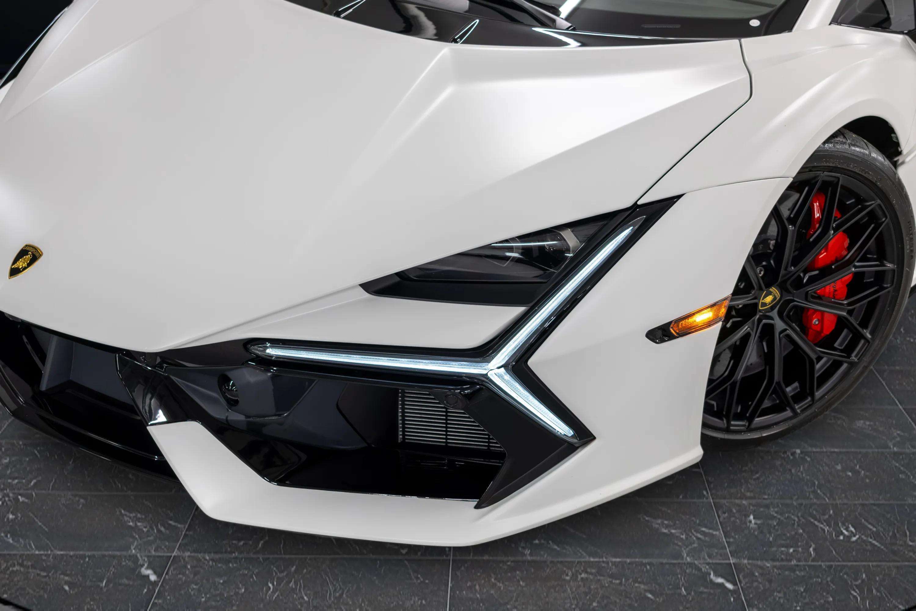 2024 Lamborghini Revuelto