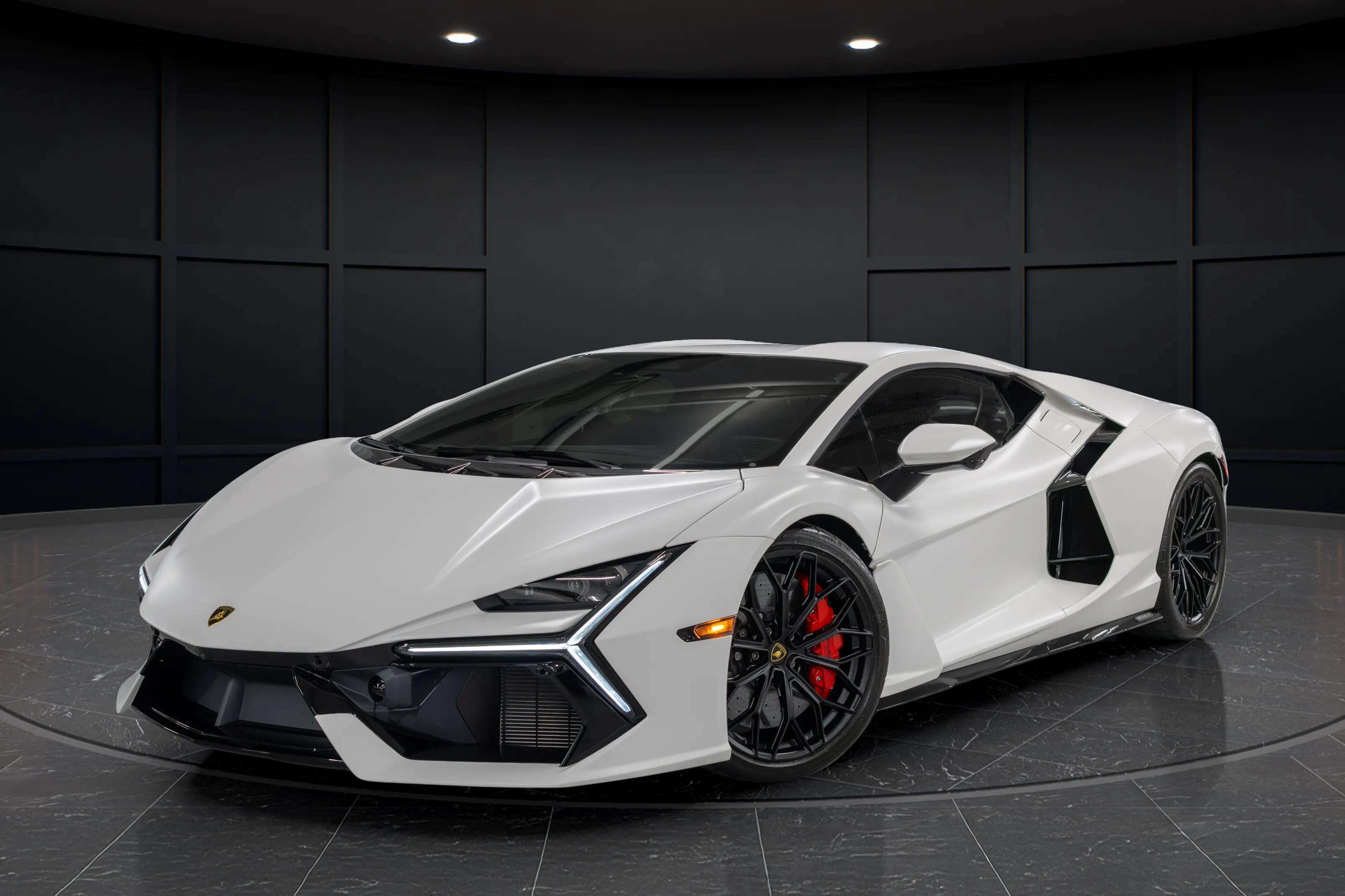 2024 Lamborghini Revuelto
