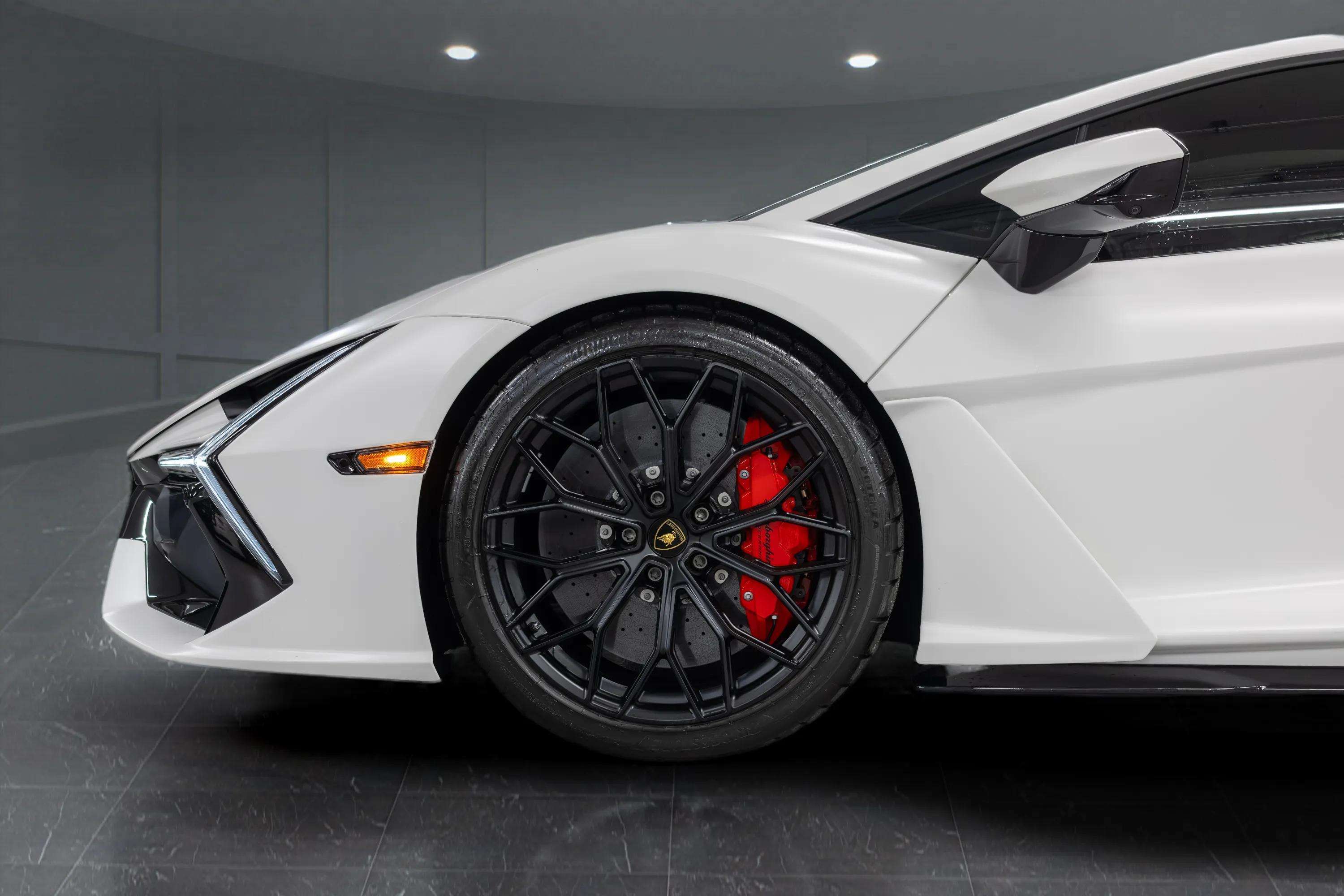 2024 Lamborghini Revuelto