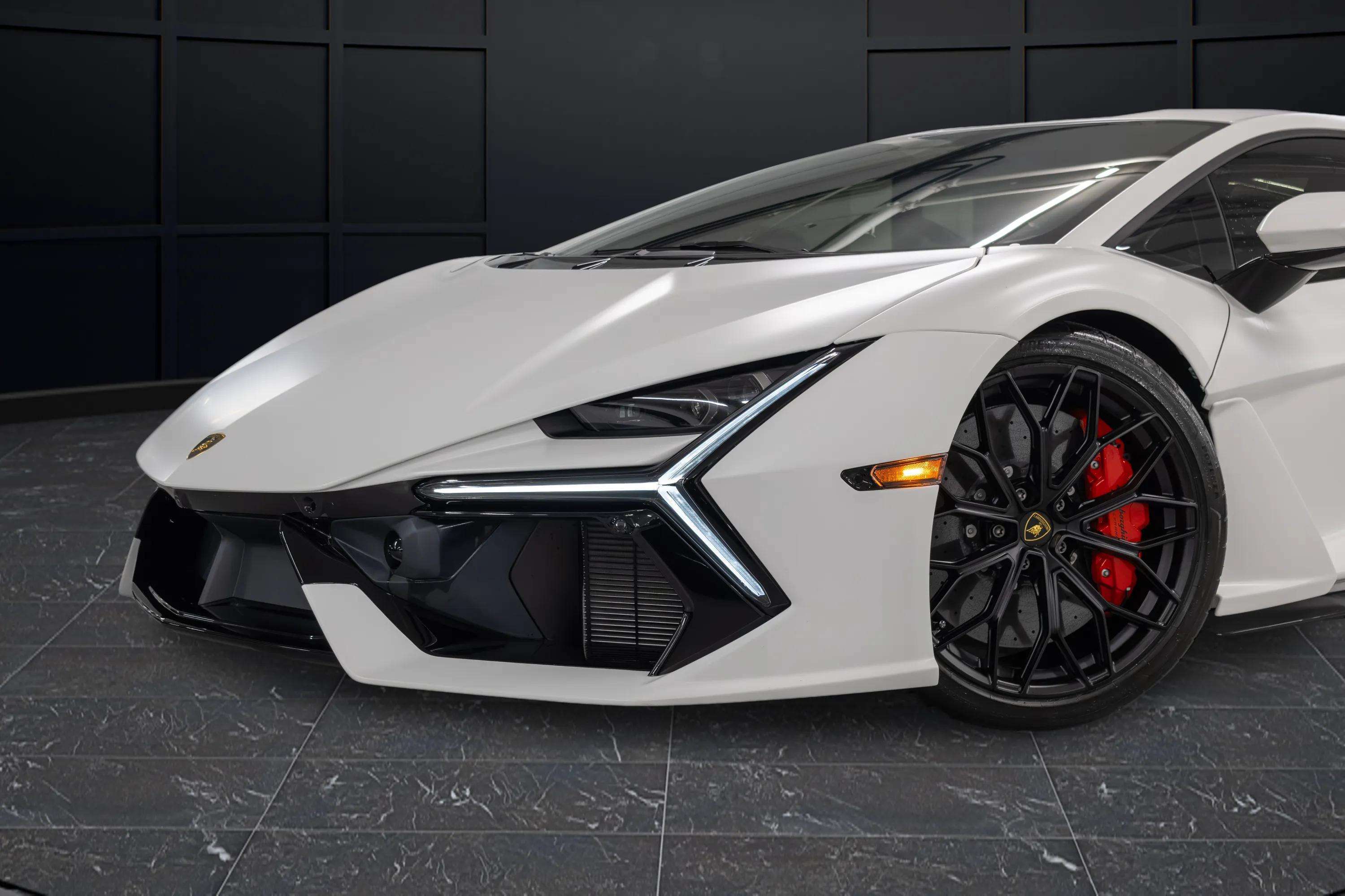 2024 Lamborghini Revuelto