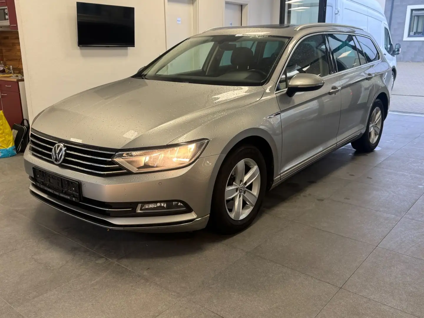 Volkswagen Passat Variant 2.0 TDI  Highline-4Motion-Pano Silber - 1