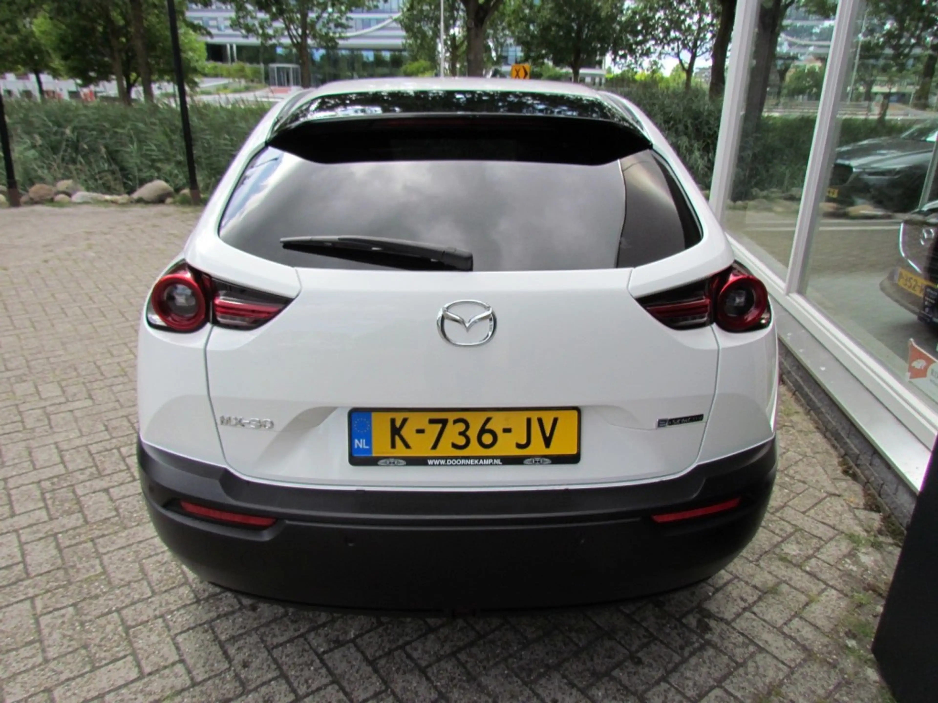 Mazda MX-30 E-Skyactiv 145 36kWh Luxury Sunroof — photo 6