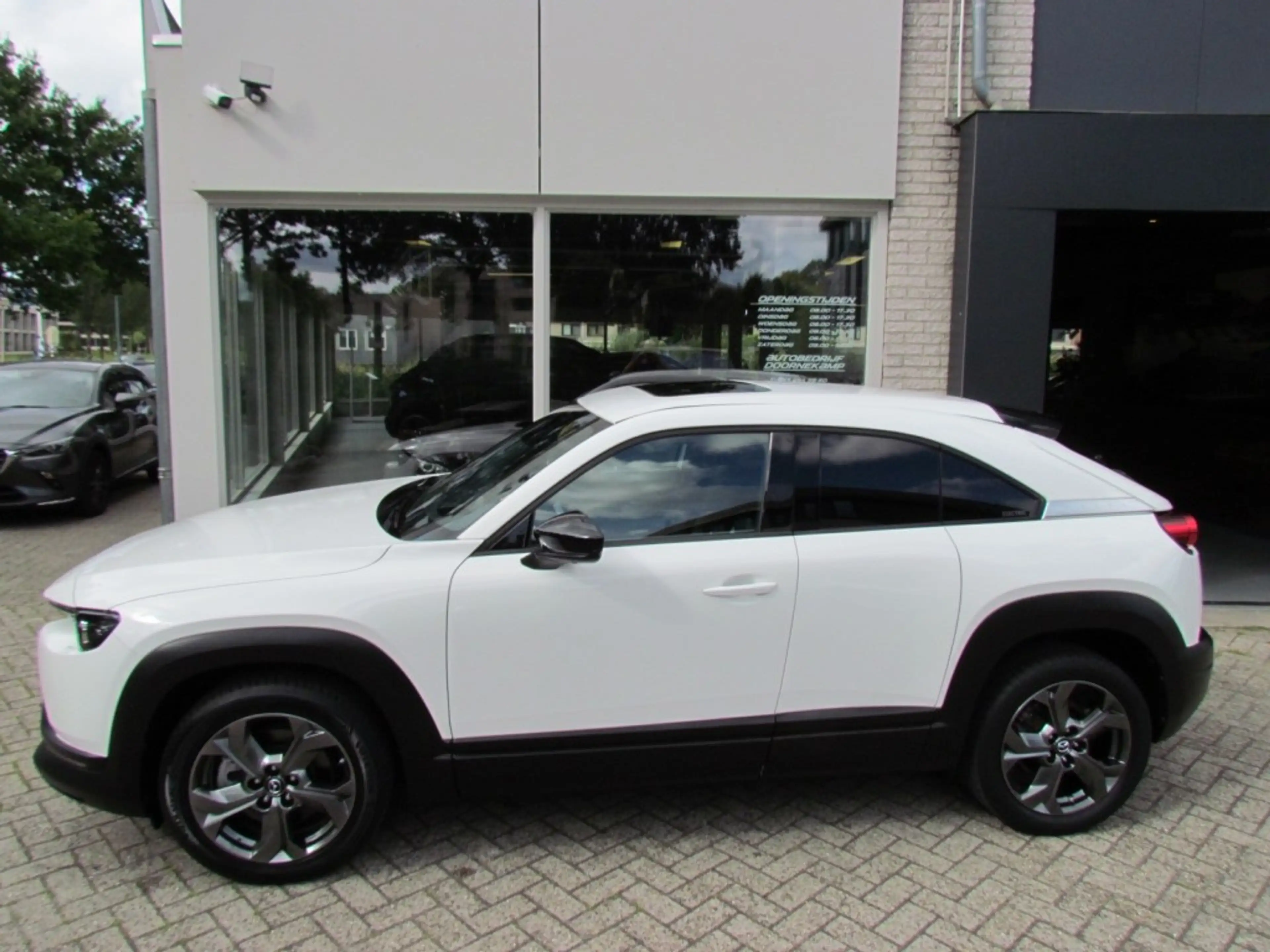 Mazda MX-30 E-Skyactiv 145 36kWh Luxury Sunroof