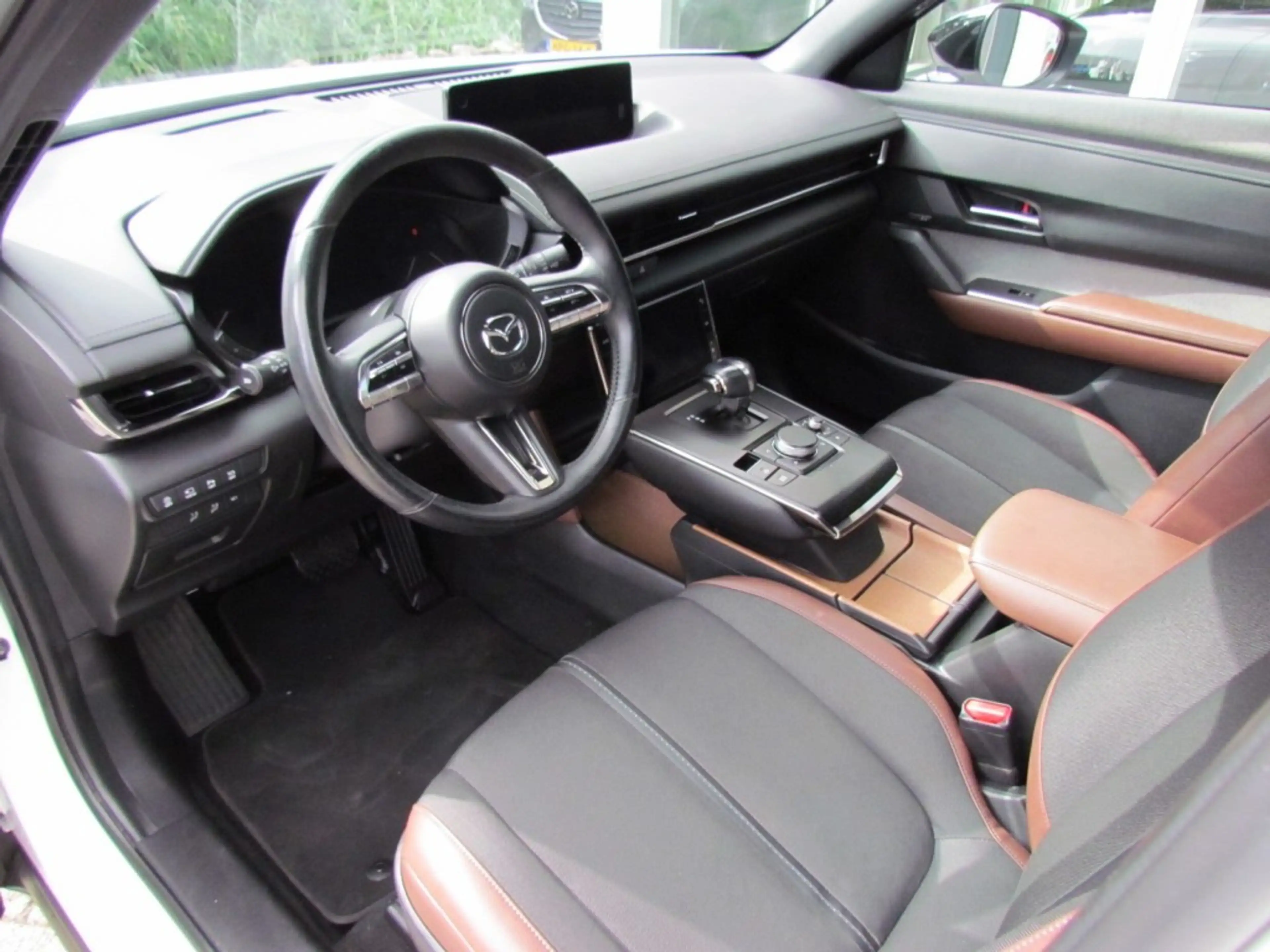 Mazda MX-30 E-Skyactiv 145 36kWh Luxury Sunroof — photo 10