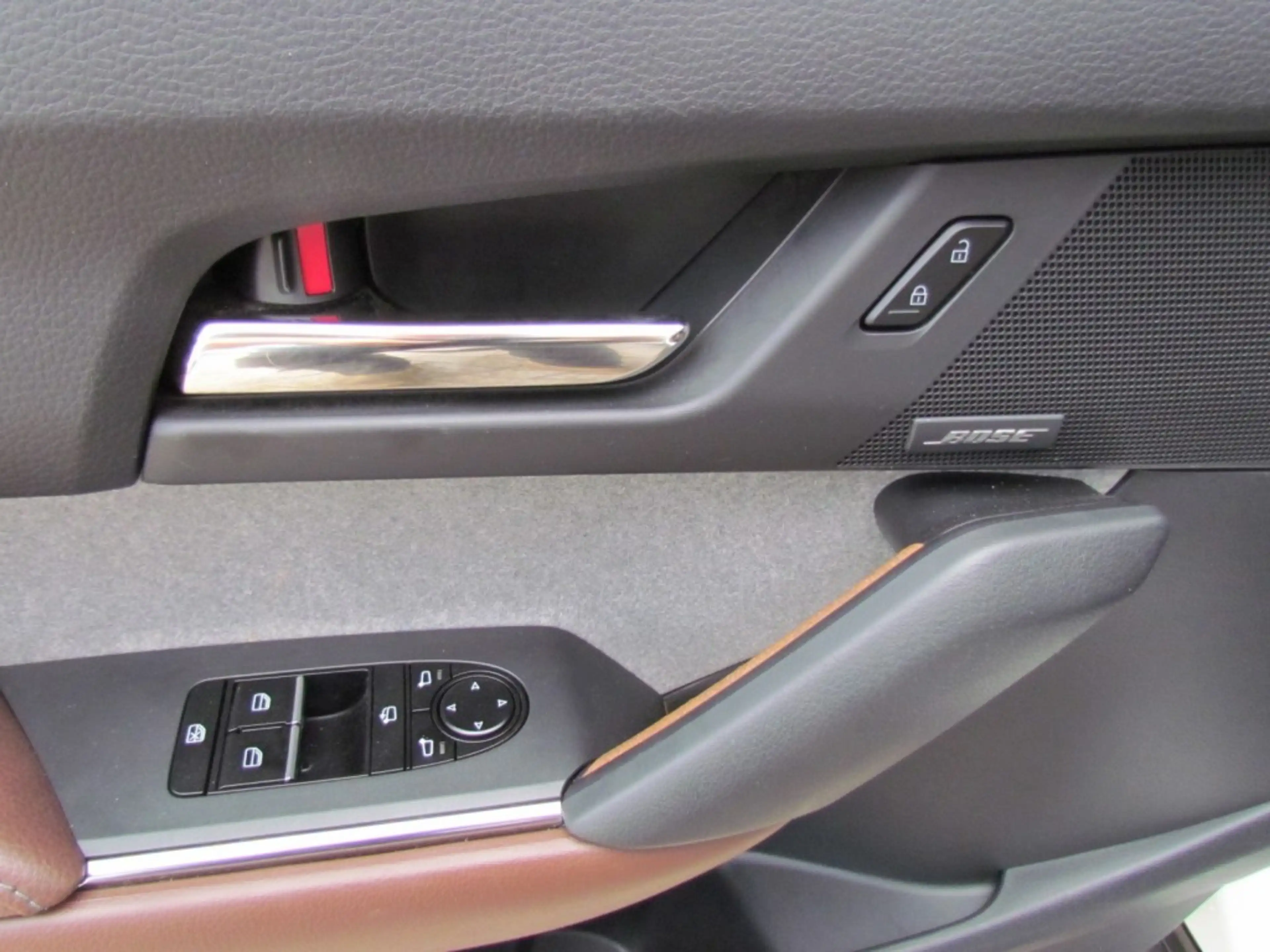 Mazda MX-30 E-Skyactiv 145 36kWh Luxury Sunroof — photo 11