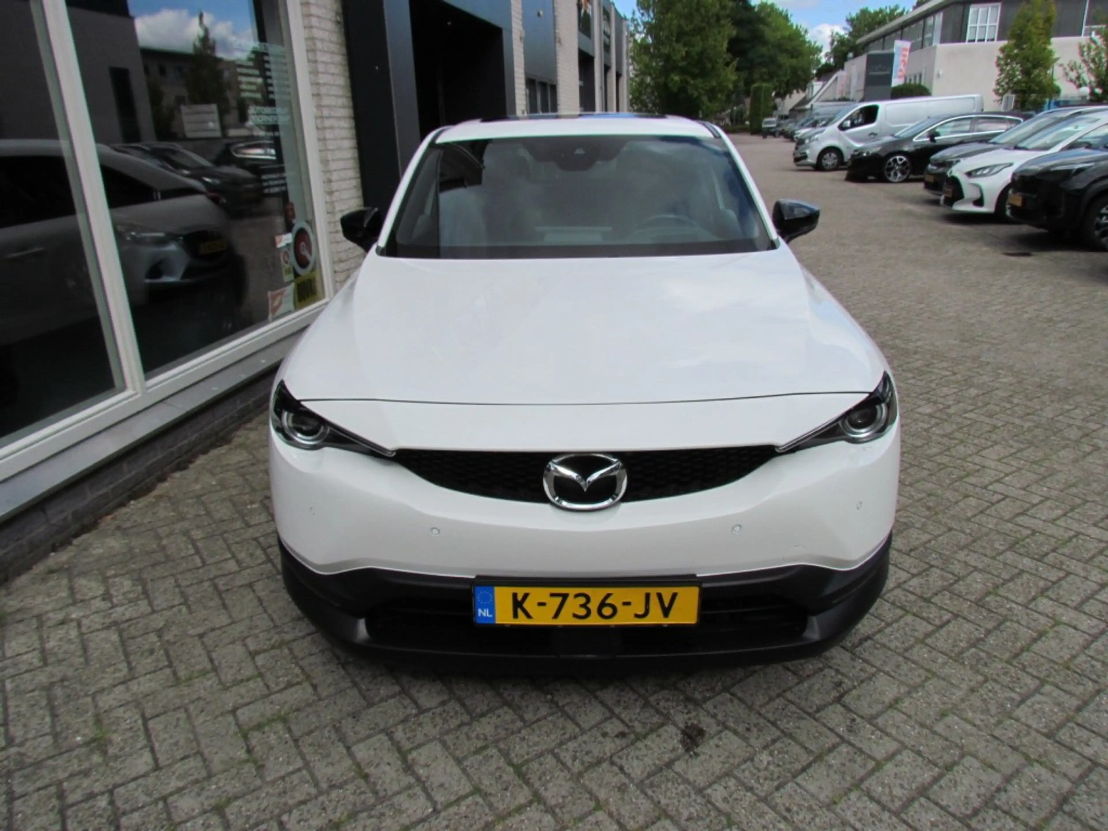 Mazda MX-30 E-Skyactiv 145 36kWh Luxury Sunroof — photo 3