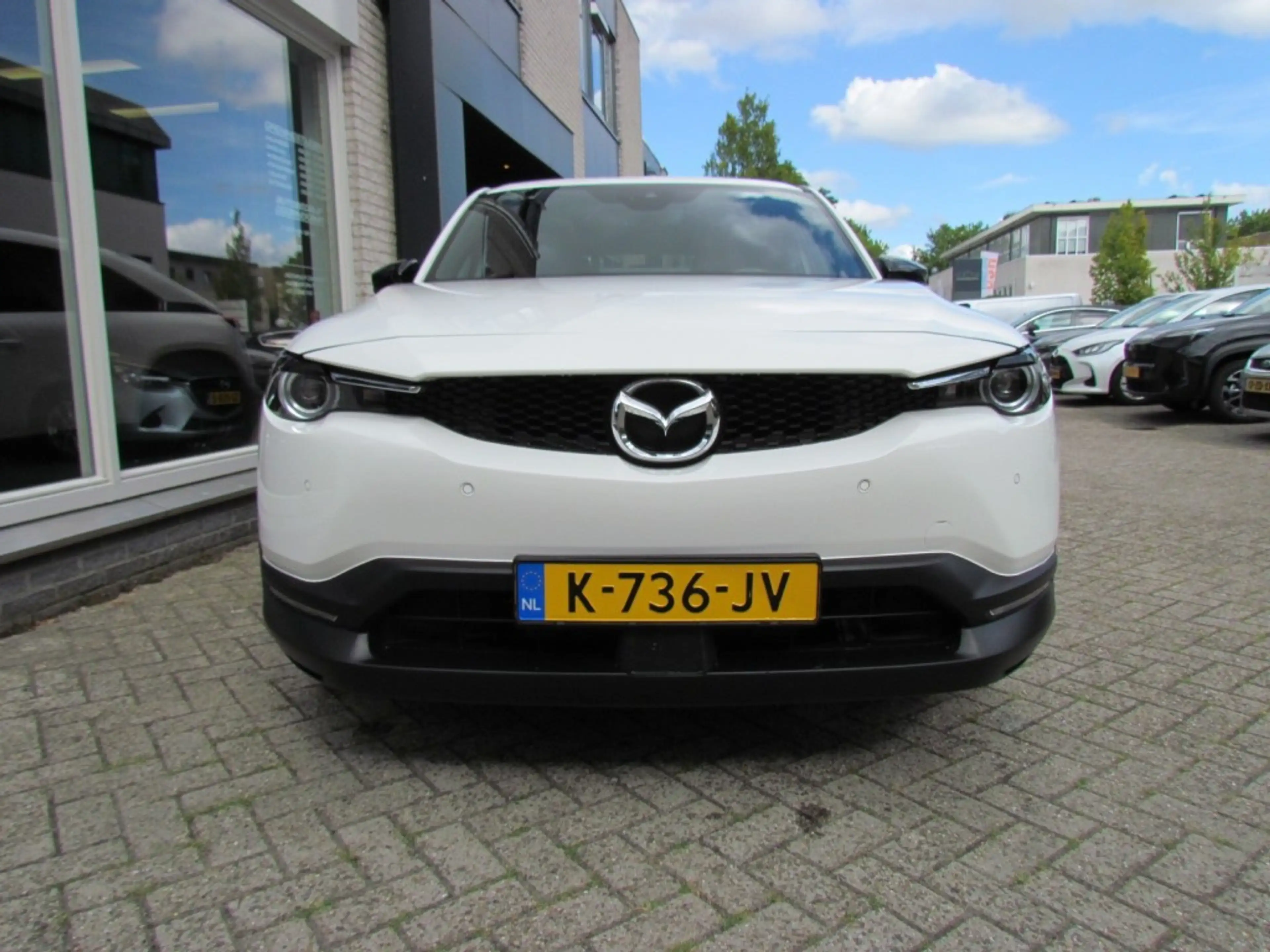 Mazda MX-30 E-Skyactiv 145 36kWh Luxury Sunroof — photo 4