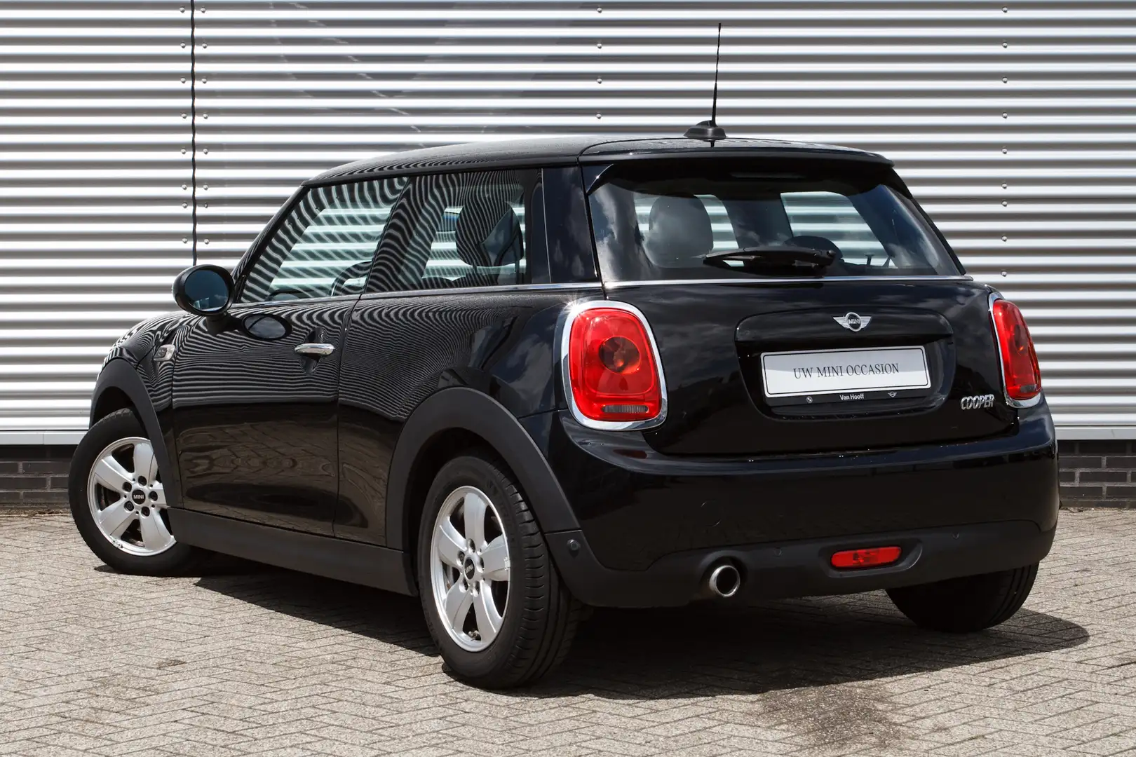 MINI Cooper Hatchback Automaat / Cruise Control / Navigatie / Zwart - 2
