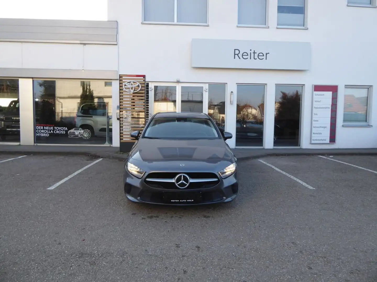 Mercedes-Benz A 180 *NAVI*KAMERA*AHK*SHZ* Gris - 1