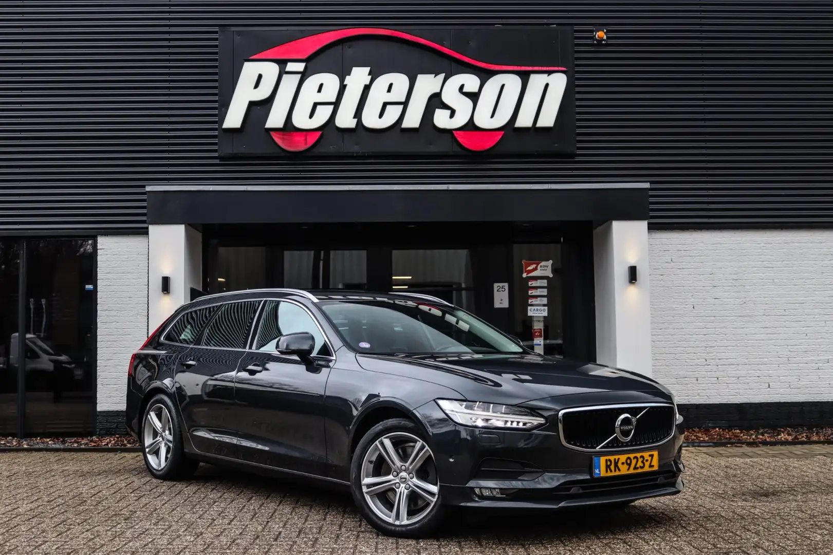 Volvo V90 2.0 T5 Momentum NAP 1E EIGENAAR DEALER OH TREKHAAK Grau - 1