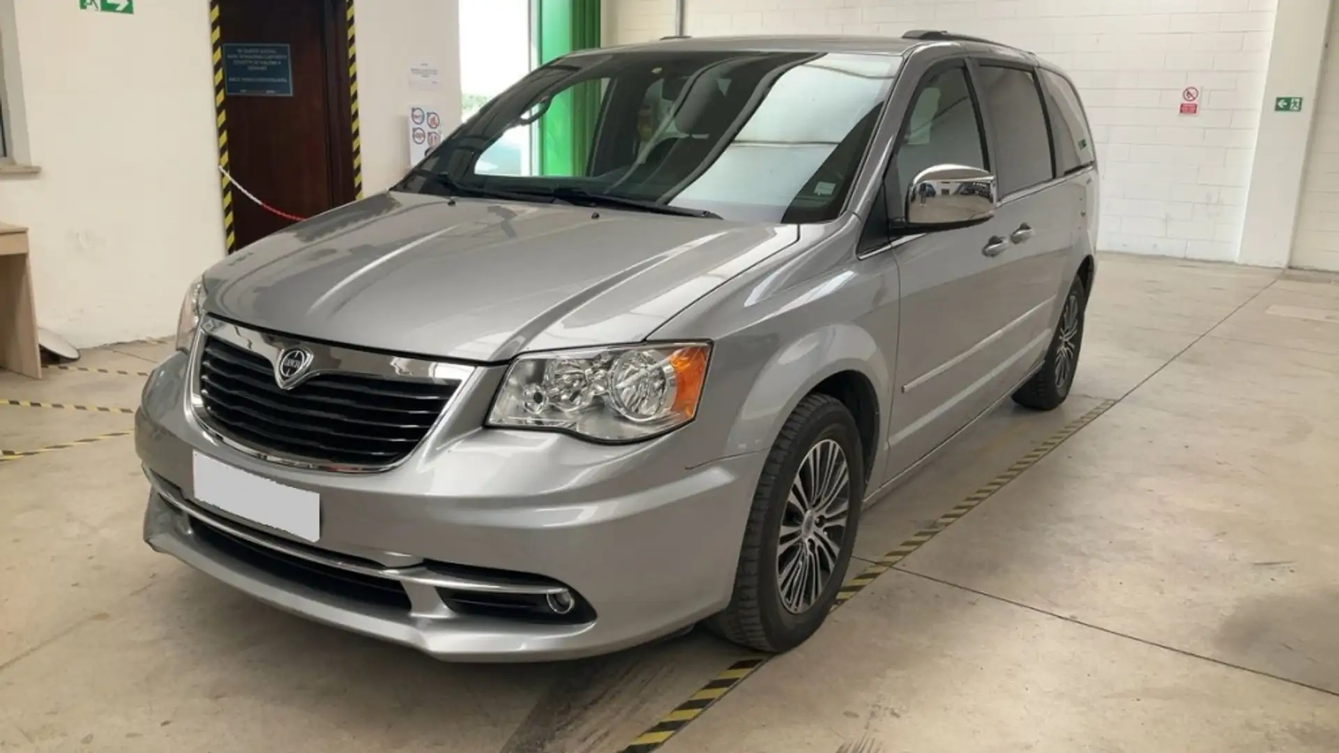 Lancia Voyager 2.8CRD Edición Especial S 177 Aut. Gris - 1