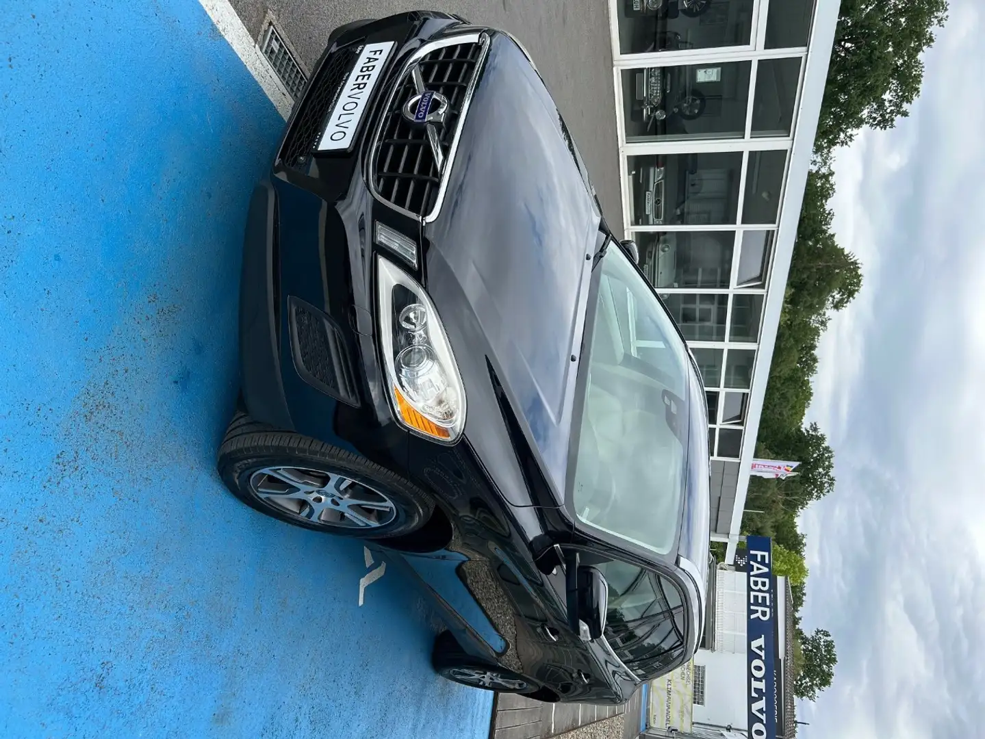 Volvo XC60 D4 Diesel Summum 2WD Schwarz - 1