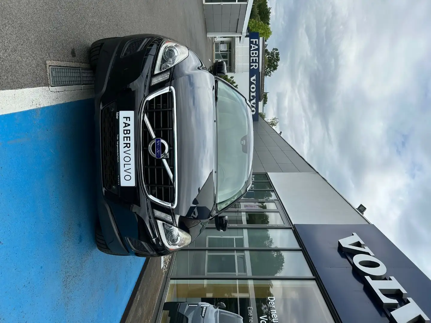 Volvo XC60 D4 Diesel Summum 2WD Schwarz - 2