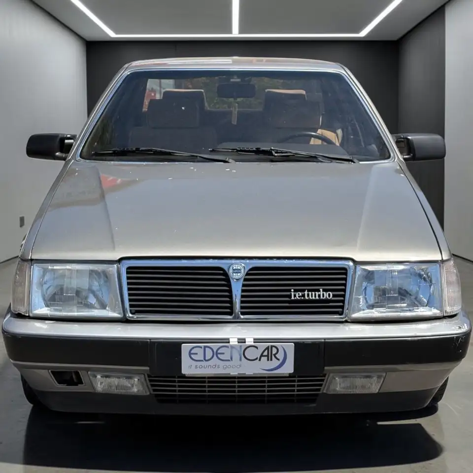 Lancia Thema 2.0t ie, foto 2