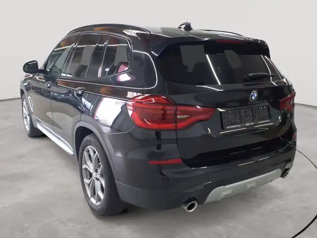 BMW X3 view 5