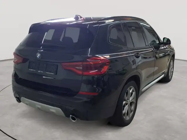 BMW X3 view 4