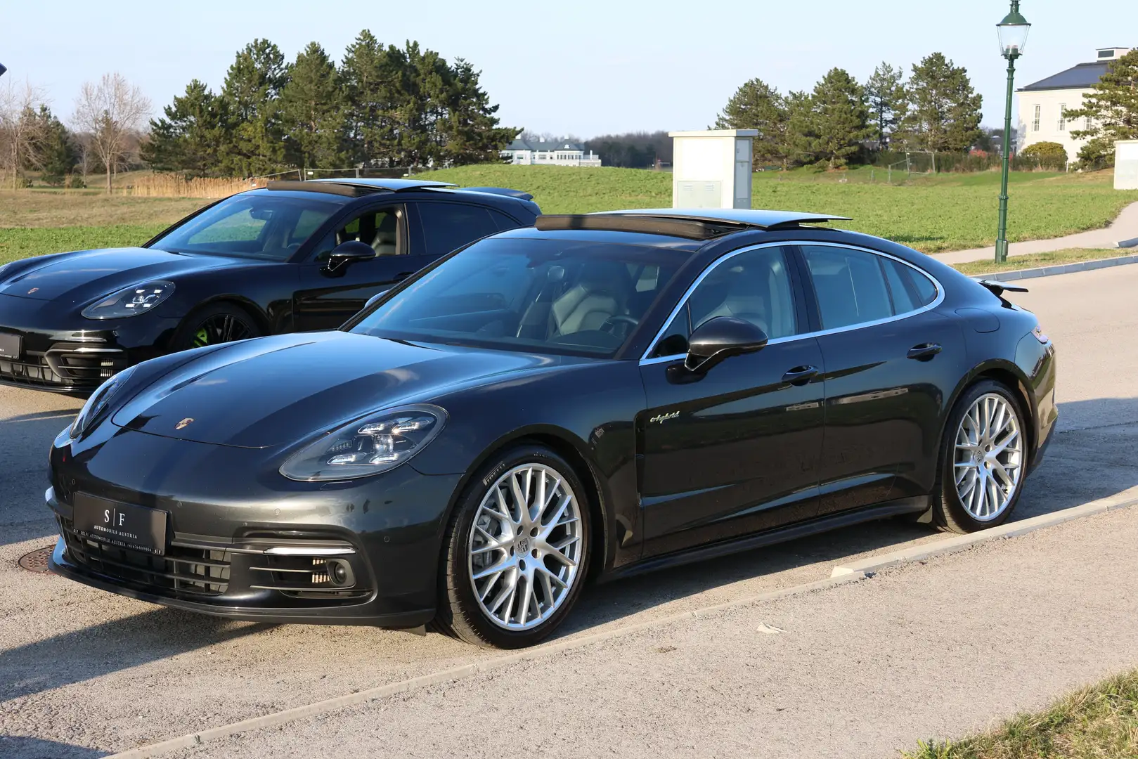 Porsche Panamera Porsche Panamera 4 E-Hybrid Grau - 1
