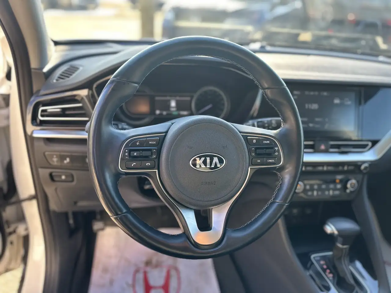 Kia Niro снимка Kia Niro
