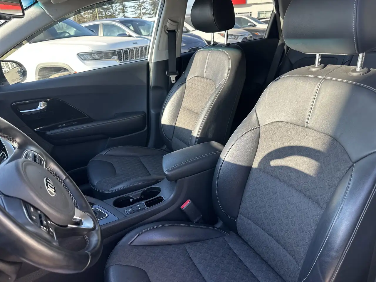 Kia Niro снимка Kia Niro