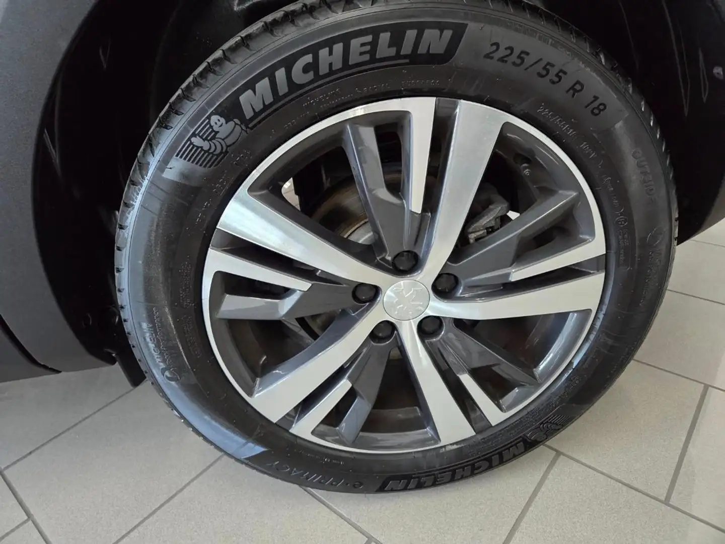 Peugeot 3008 BlueHDi 130 S&S EAT8 Allure Pack Grijs - 2