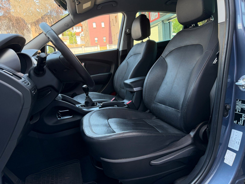 Hyundai iX35 4WD Star Edition AHK Kamera Navi — photo 11