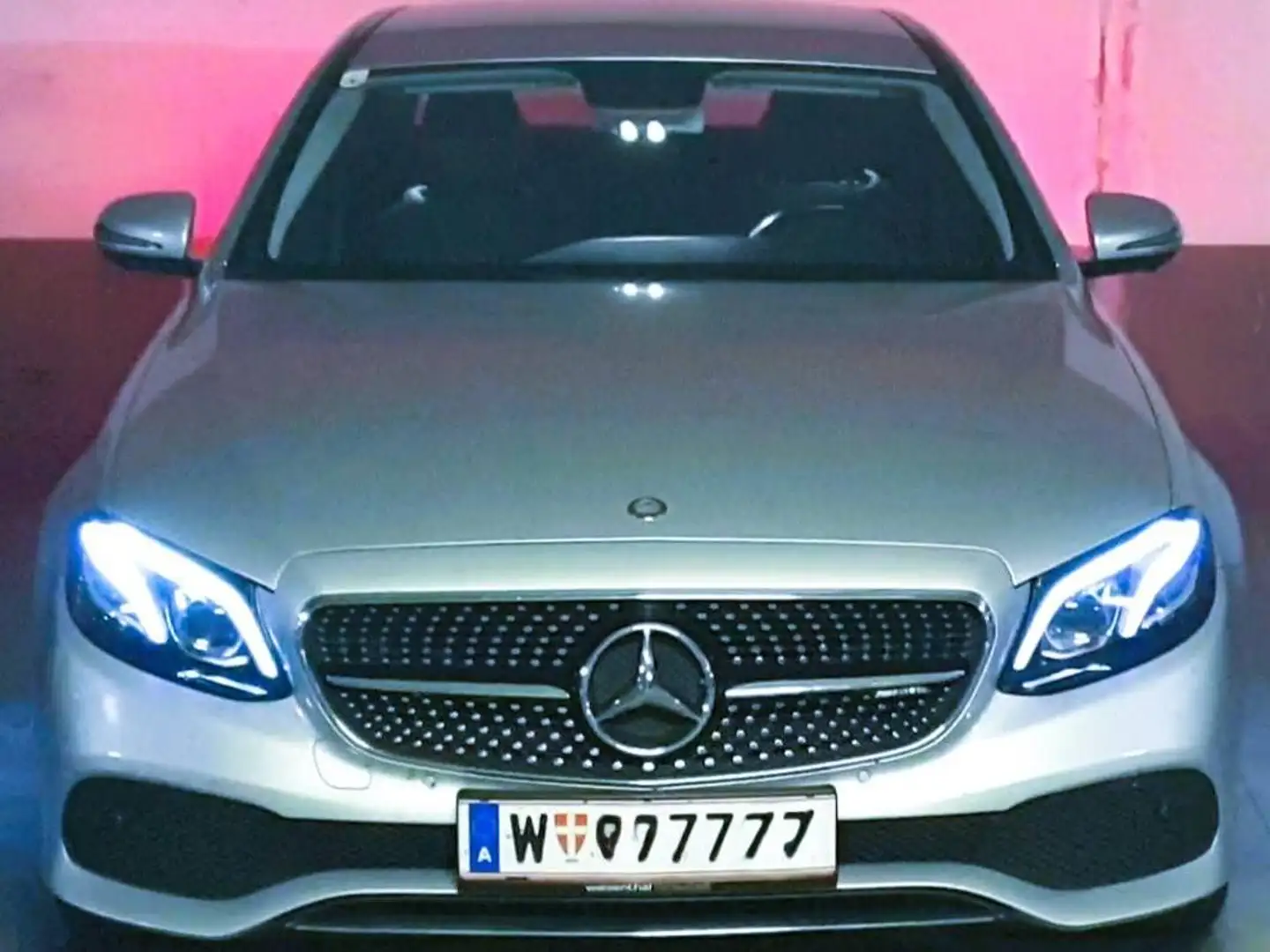 Mercedes-Benz E 220 E 220 d Avantgarde Aut. Avantgarde Silber - 1