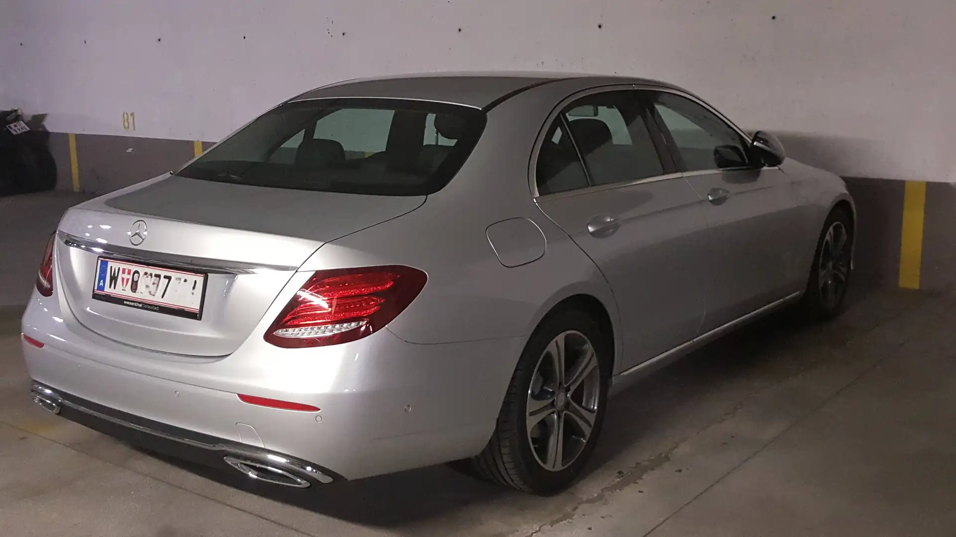 Mercedes-Benz E 220 E 220 d Avantgarde Aut. Avantgarde Silber - 2