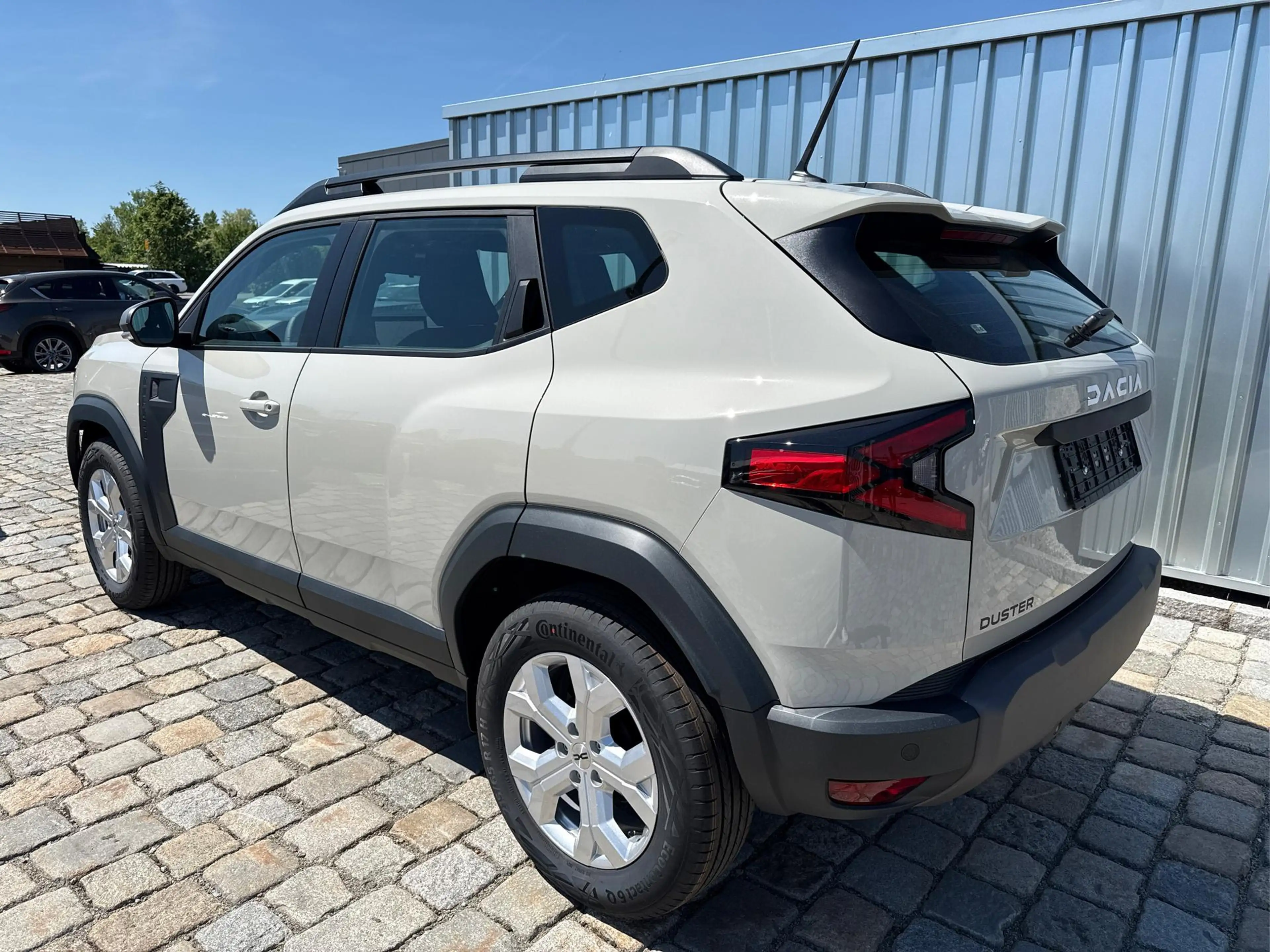 Dacia Duster Expression-Mild hybrid TCe -103 kW / 140 PS-6 G... — photo 4