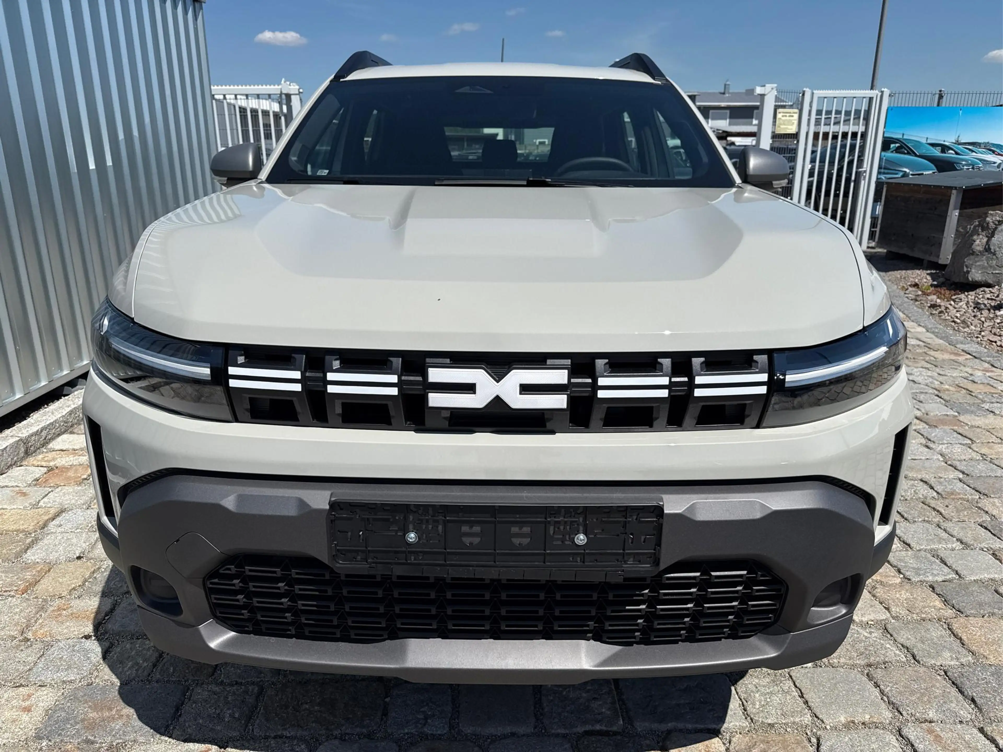 Dacia Duster Expression-Mild hybrid TCe -103 kW / 140 PS-6 G... — photo 2