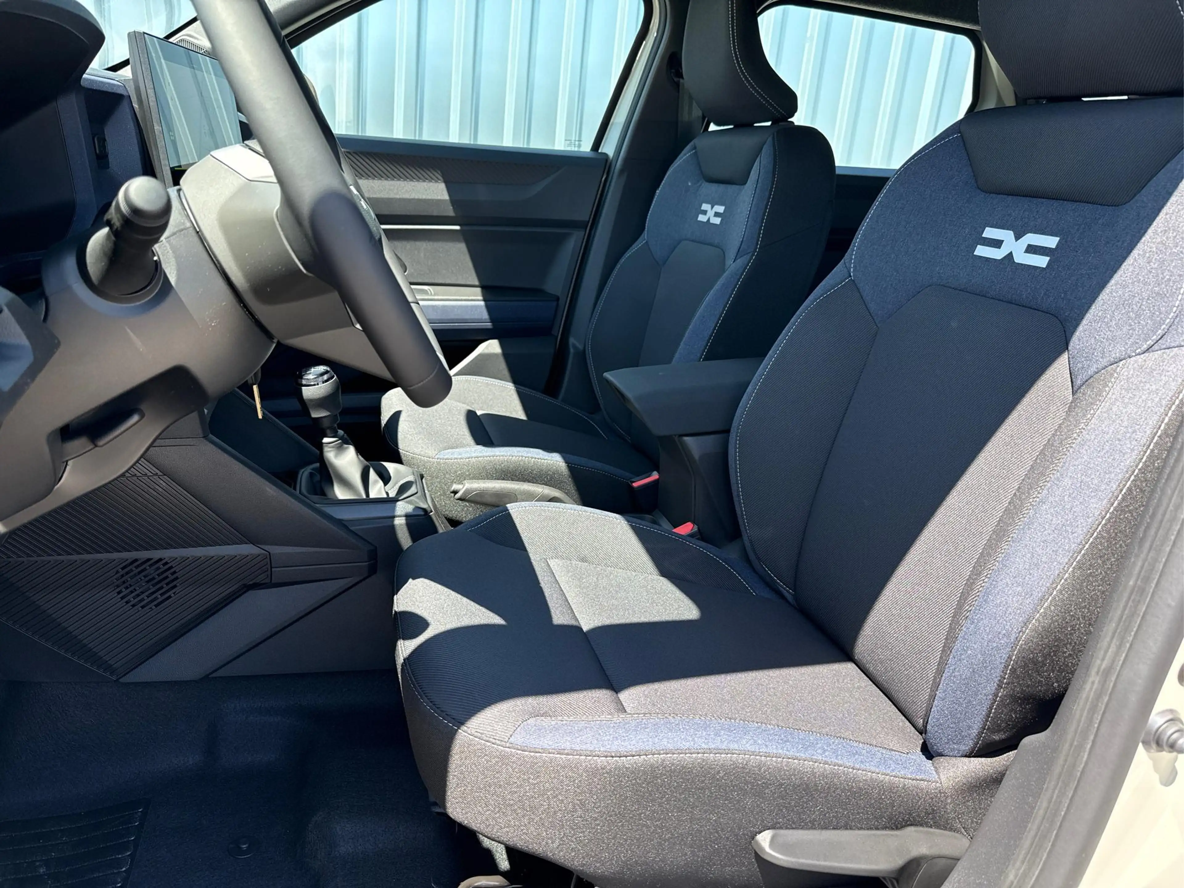 Dacia Duster Expression-Mild hybrid TCe -103 kW / 140 PS-6 G... — photo 8
