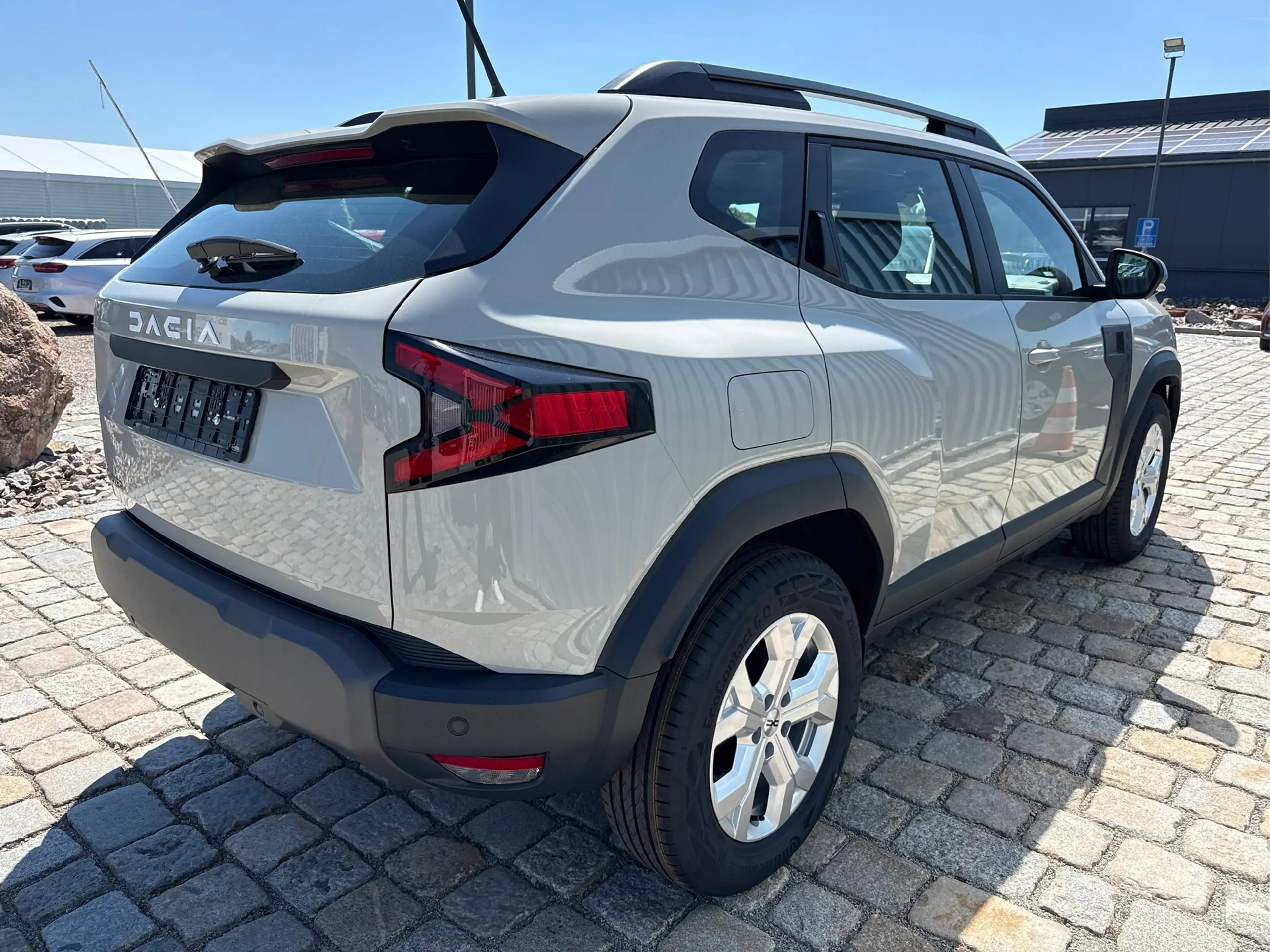 Dacia Duster Expression-Mild hybrid TCe -103 kW / 140 PS-6 G... — photo 6